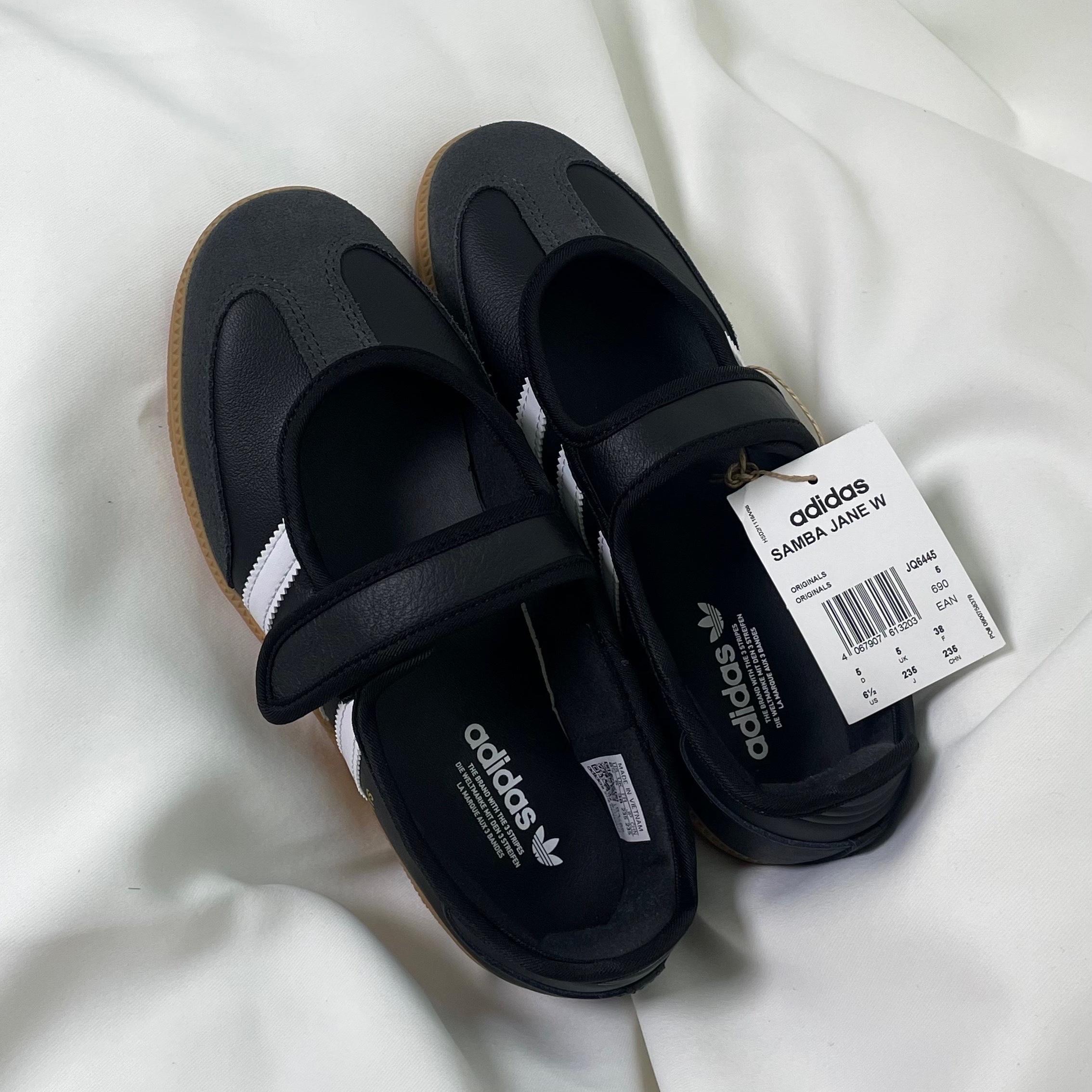 (W) Adidas Samba Jane Core Black Carbon 착용 스타일