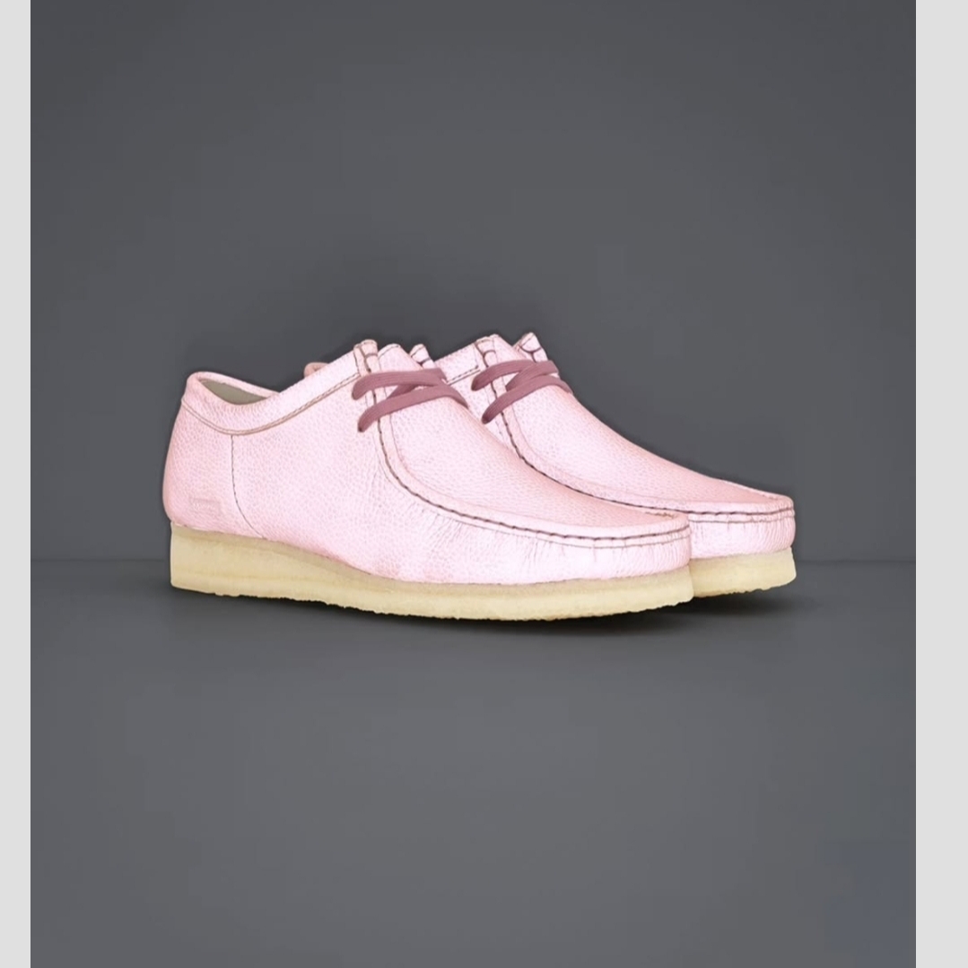 Clarks x Supreme Reflective Wallabee Natural - 25SS, Clarks x Supreme Reflective Wallabee Pink - 25SS 착용 스타일 - 4