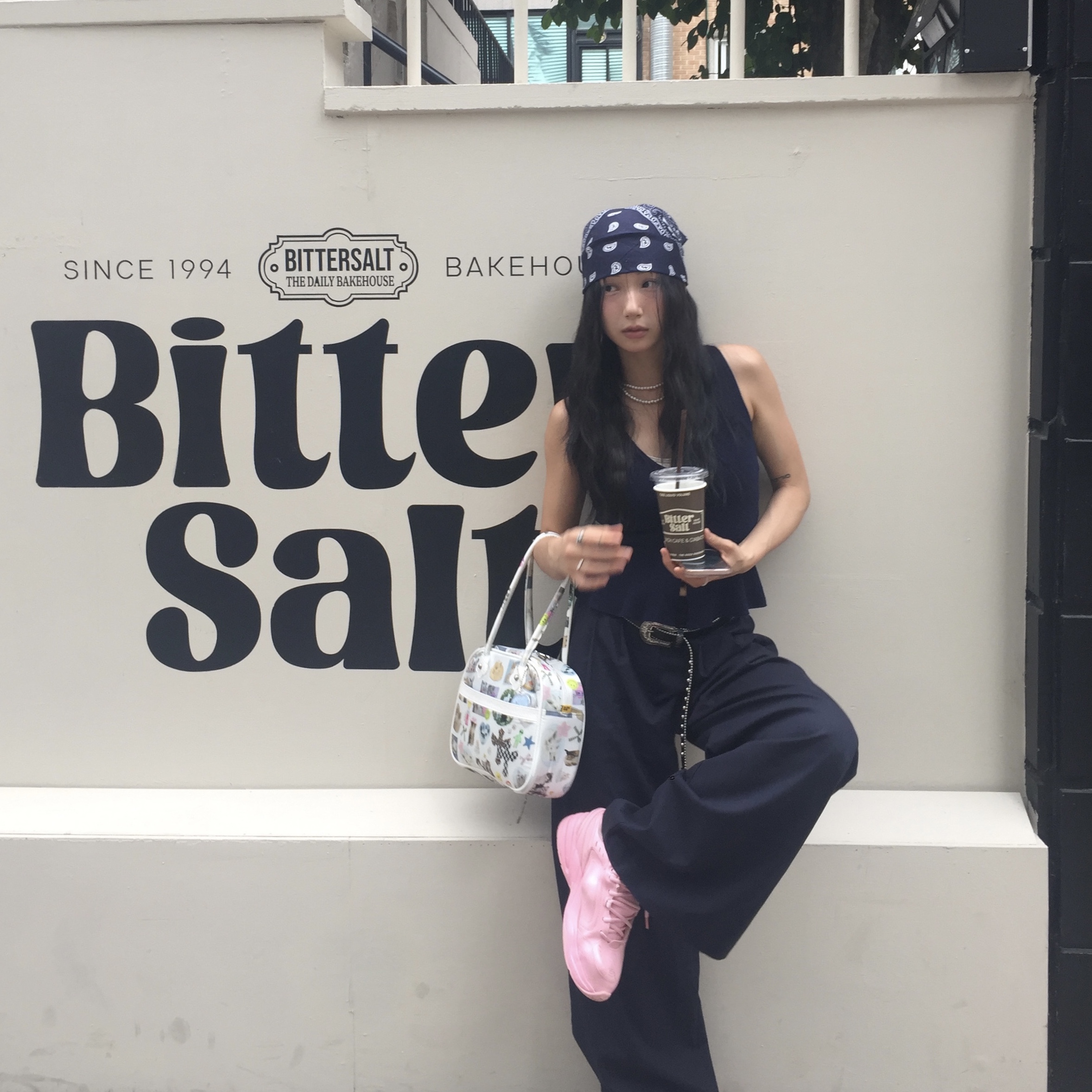 UnsteadyMarket Collage Tote Bag, Nike x Martine Rose Air Monarch IV Pink 착용 스타일 - 1