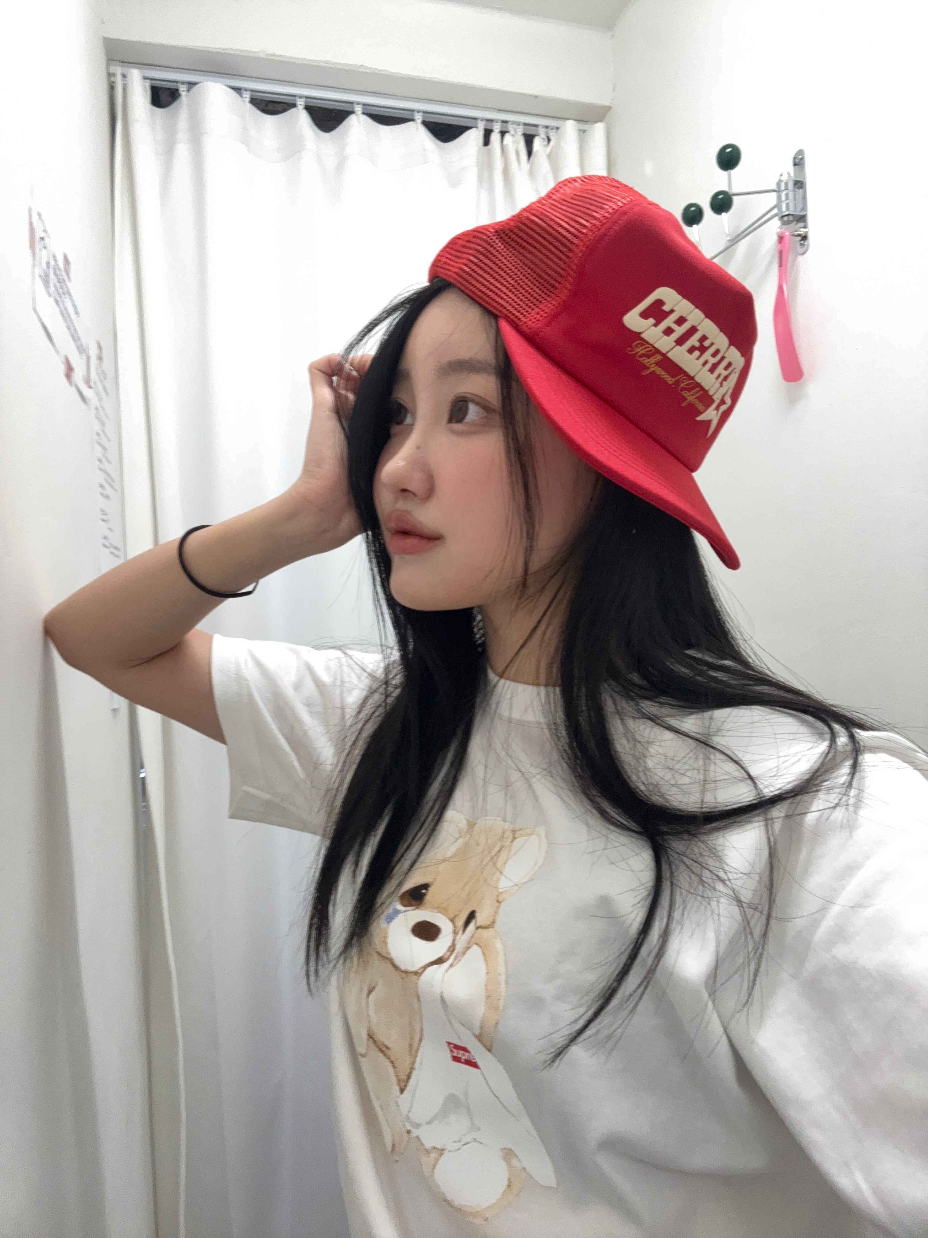 Supreme Bear T-Shirt White - 25SS, Denim Tears Dirty Wash Wreath 501 Jeans Light Wash 착용 스타일 - 2