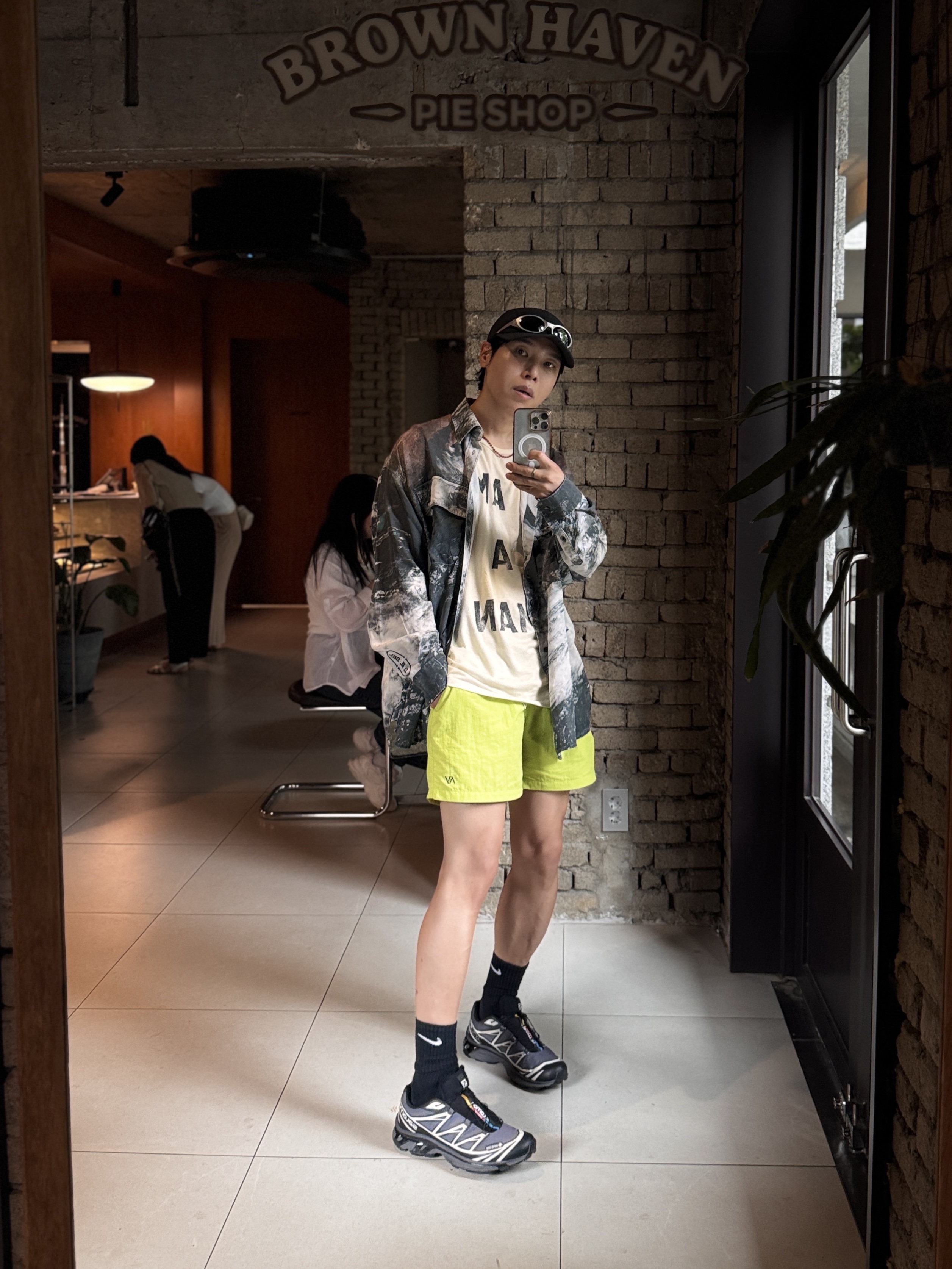 Salomon XT-6 Gore-Tex Black Ebony, Oakley Eye Jacket Redux Silver Frame Prizm Black Polarized Lenses High Bridge Fit 착용 스타일