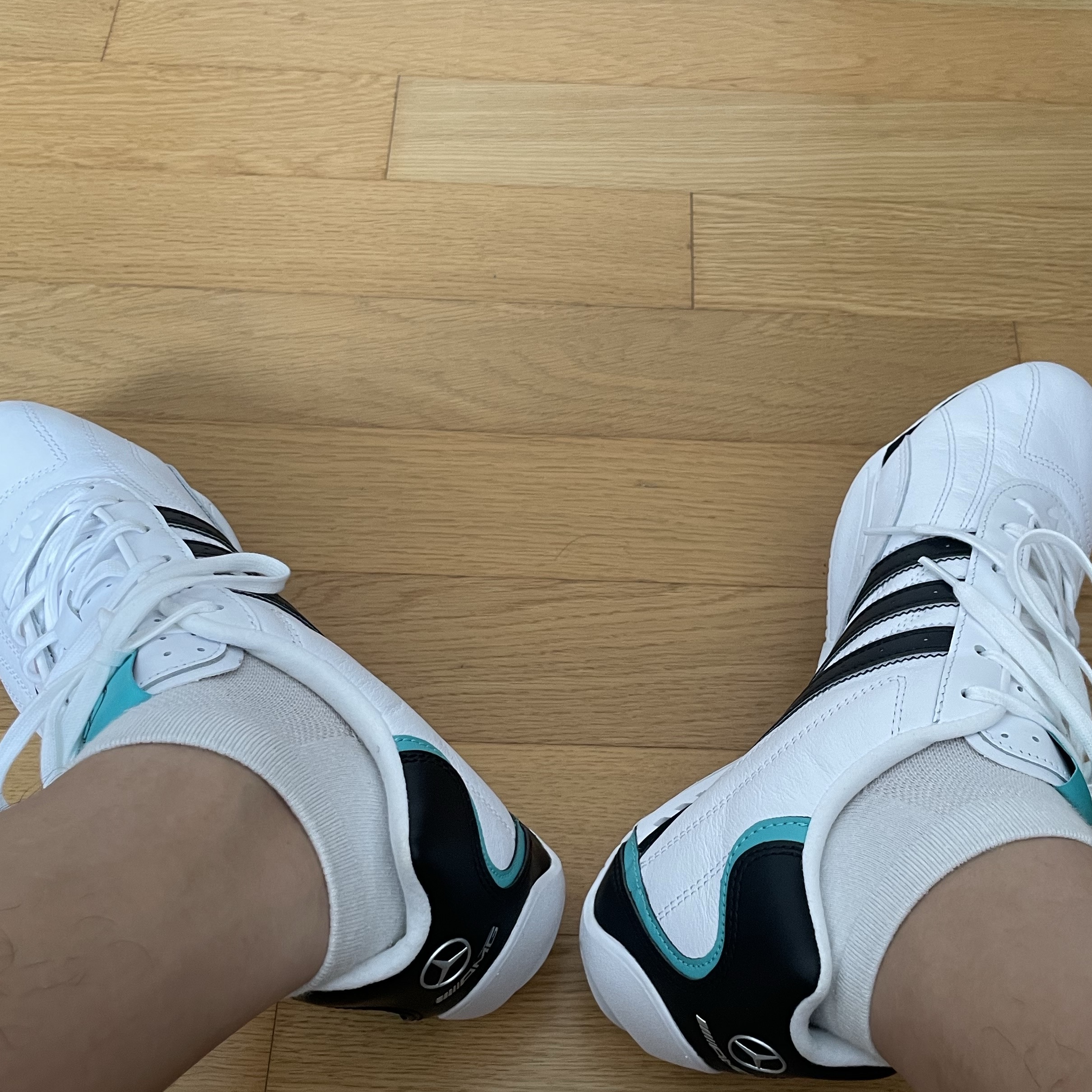 Adidas x Mercedes AMG Petronas F1 Team SL 72 RS Cloud White Core Black 착용 스타일