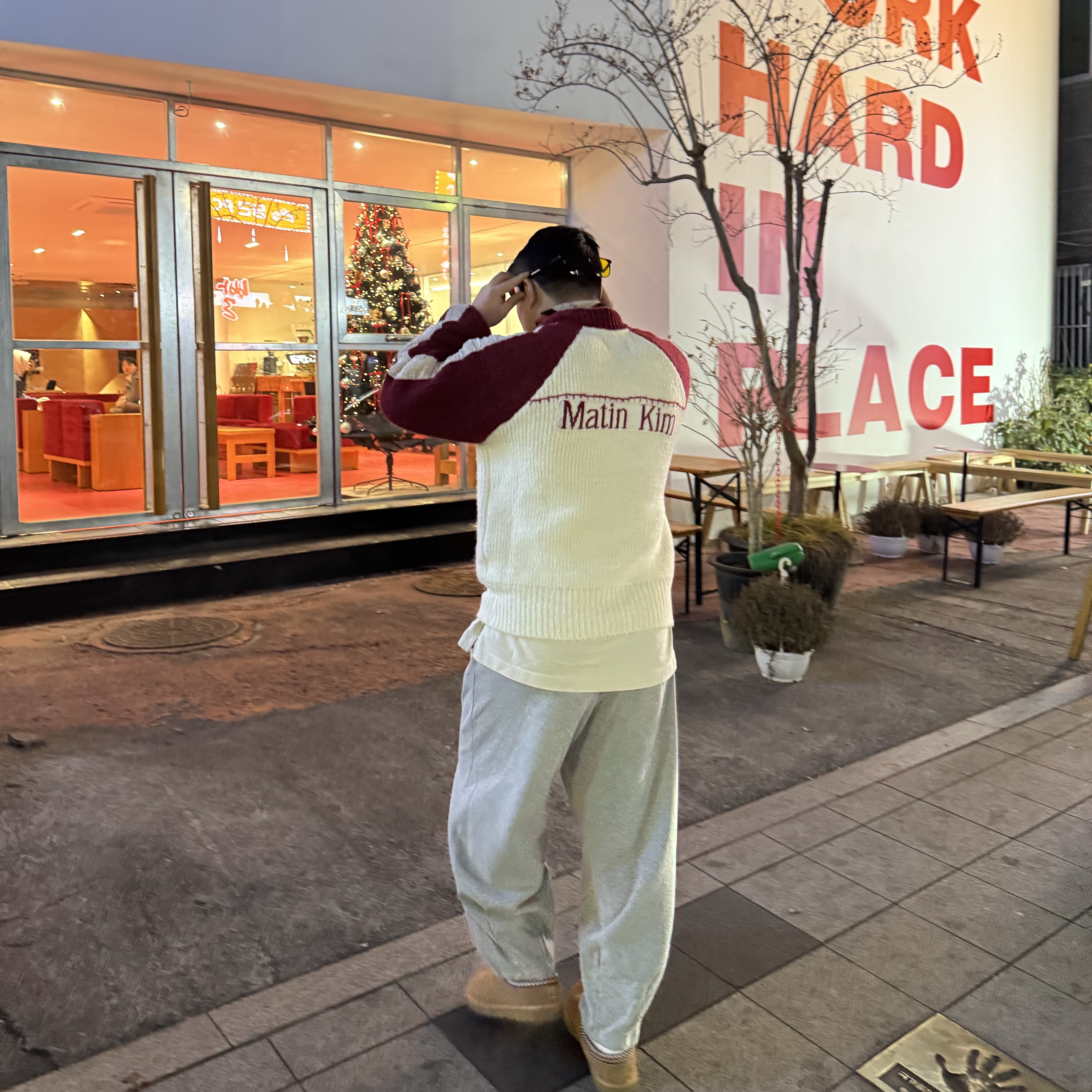 (W) Matin Kim Raglan Back Logo Knit Zip Up Ivory, UGG Tasman Slipper Chestnut 착용 스타일