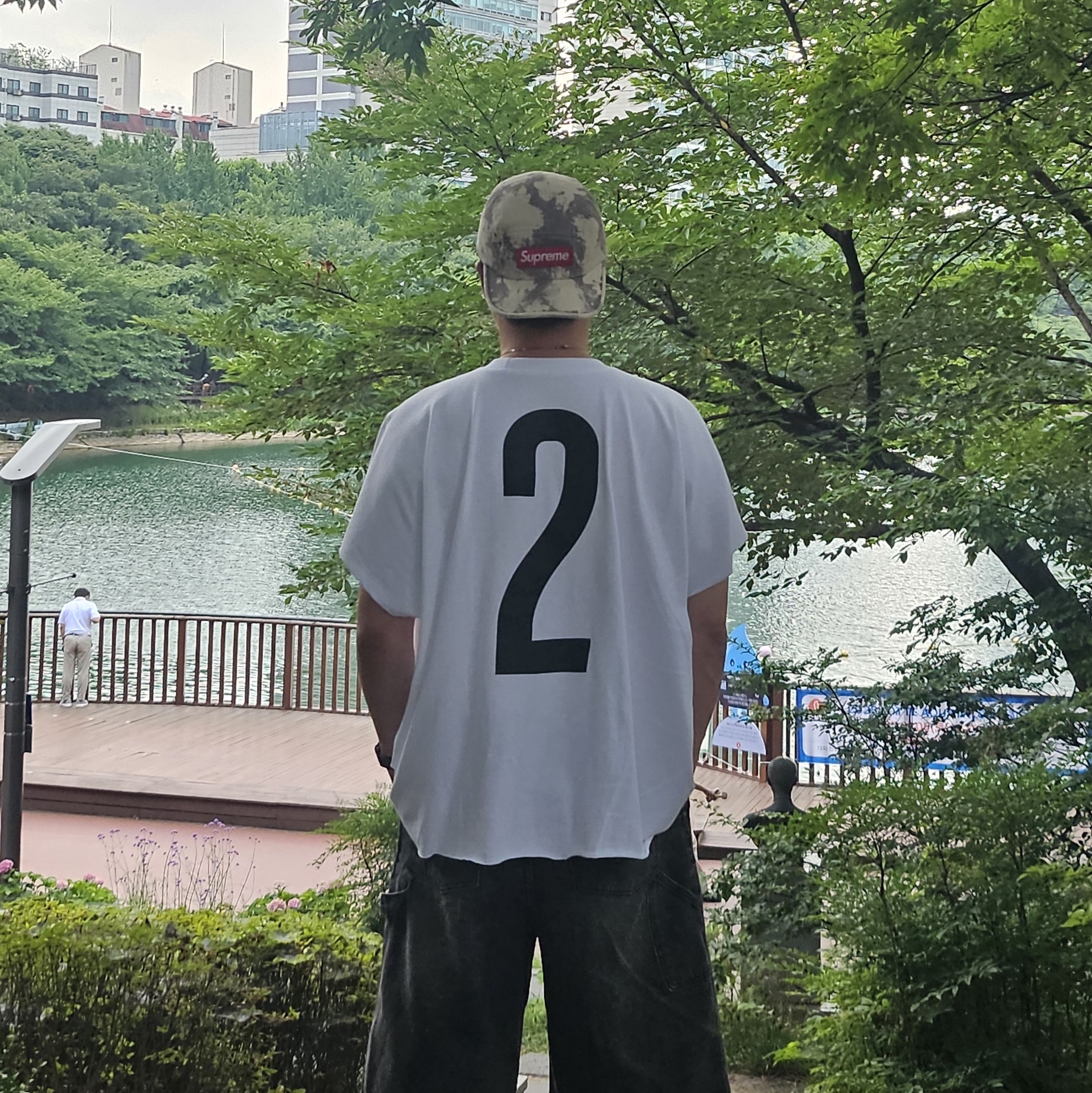 Supreme Denim Camp Cap Bleached - 25SS, Yeezy Two Box T-Shirt White (Vultures Listening Experience Korea Exclusive) 착용 스타일
