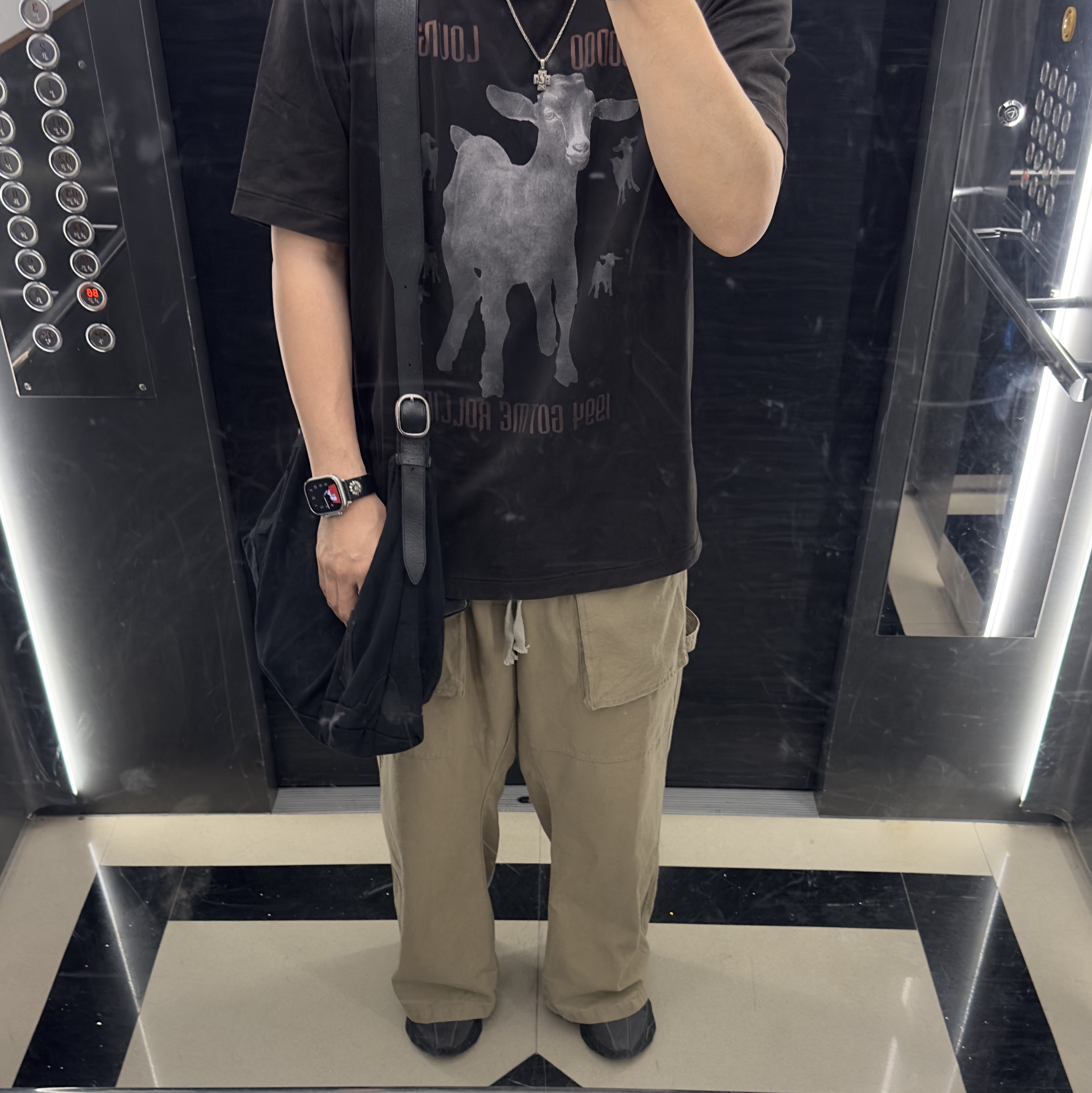 Nike x Hyein Seo Ava Rover Black, Polyteru 1011 Fleur Patched Cross Bag Striped Black 착용 스타일