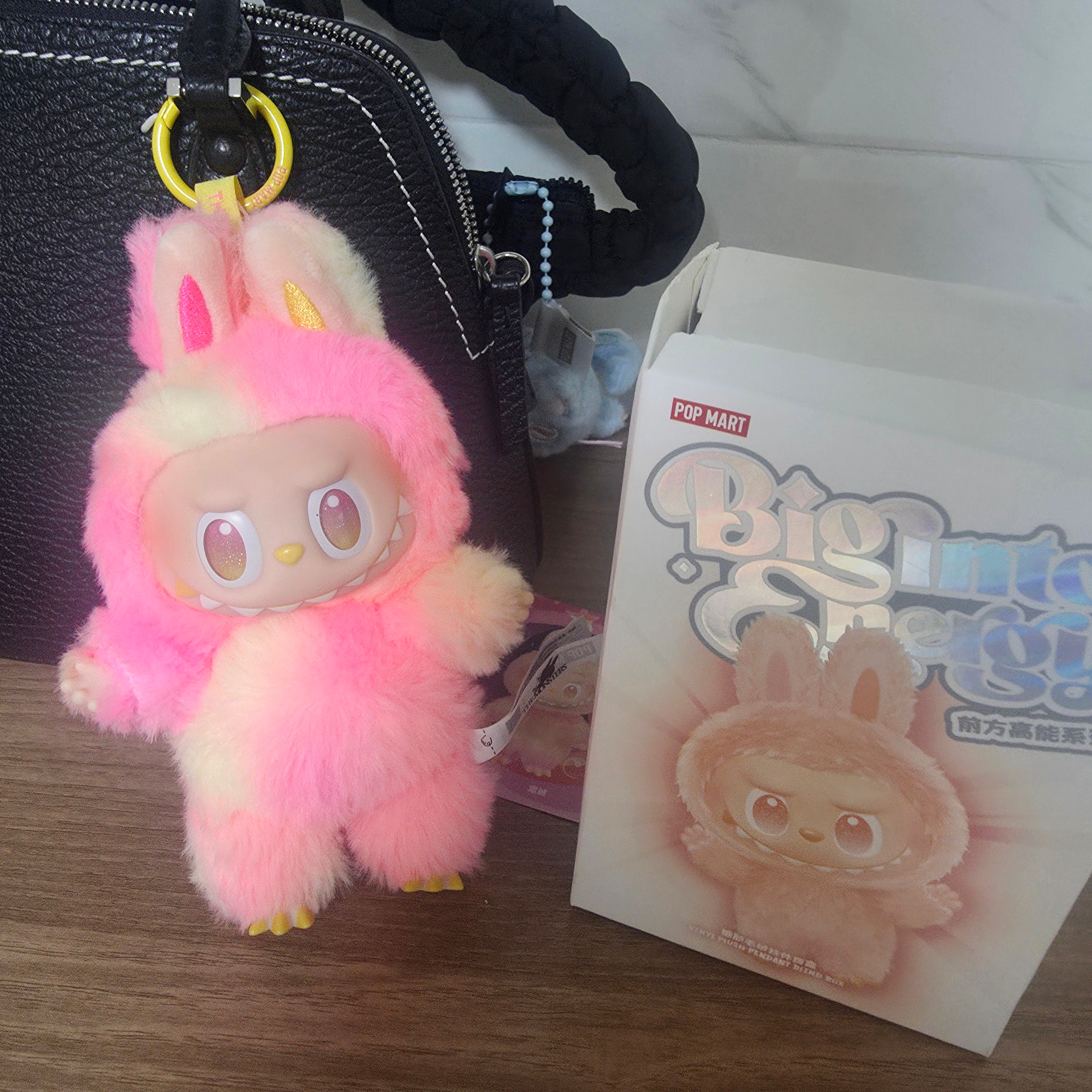 Pop Mart Labubu The Monsters Highlight Series Sealed Case (1 Blind Box) 착용 스타일