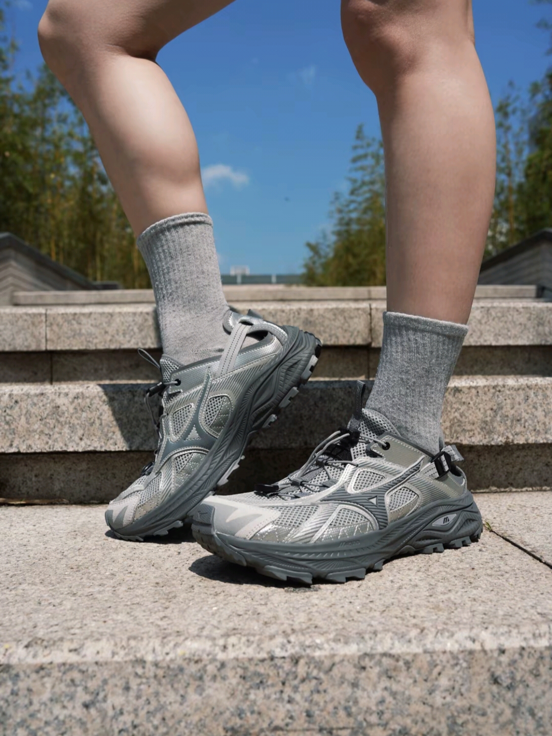 Mizuno Racer Trail SE Silver Grey, (W) Celine Triomphe 01 Sunglasses in Acetate Black 착용 스타일 - 3