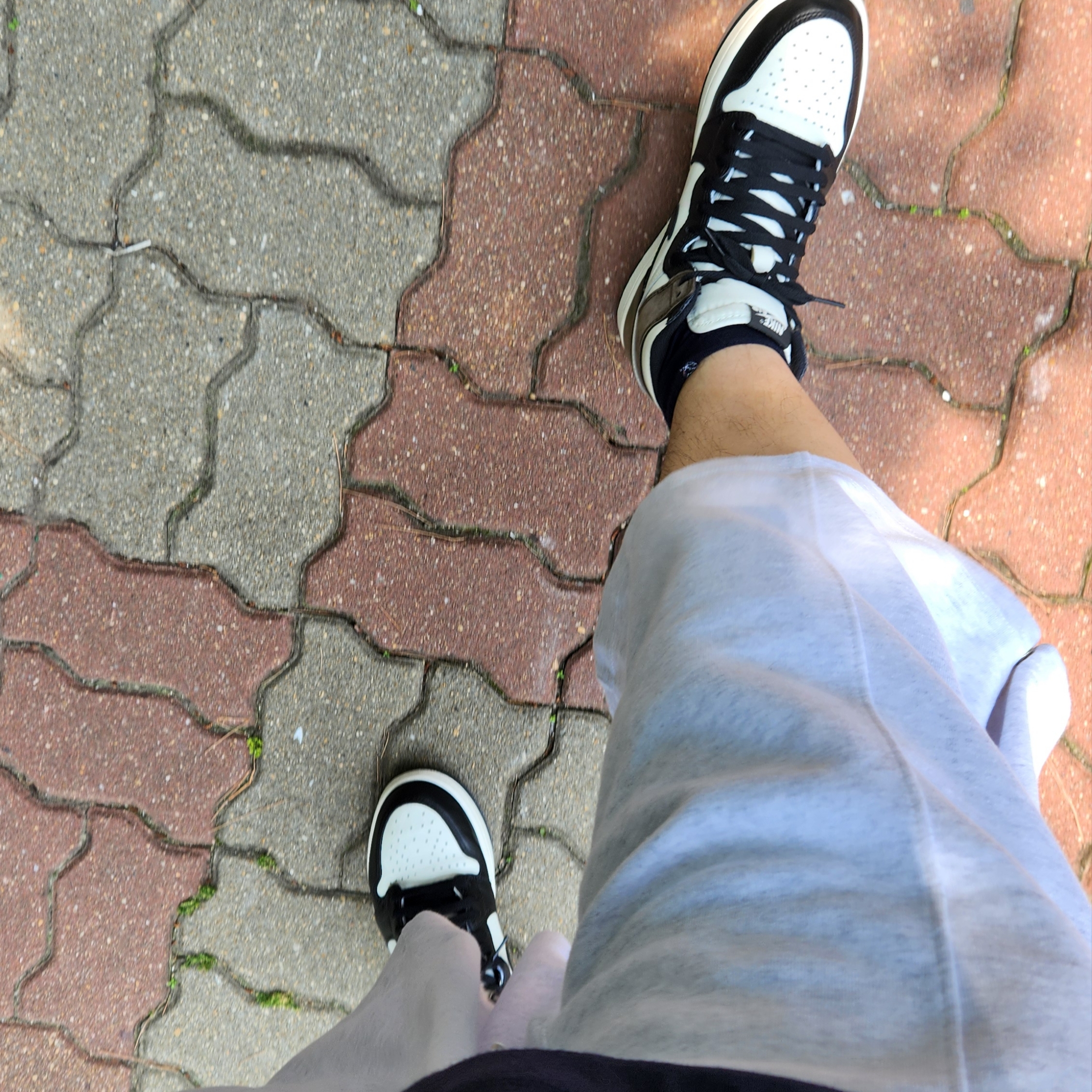 Jordan 1 Retro High OG Black Mocha 착용 스타일 - 1
