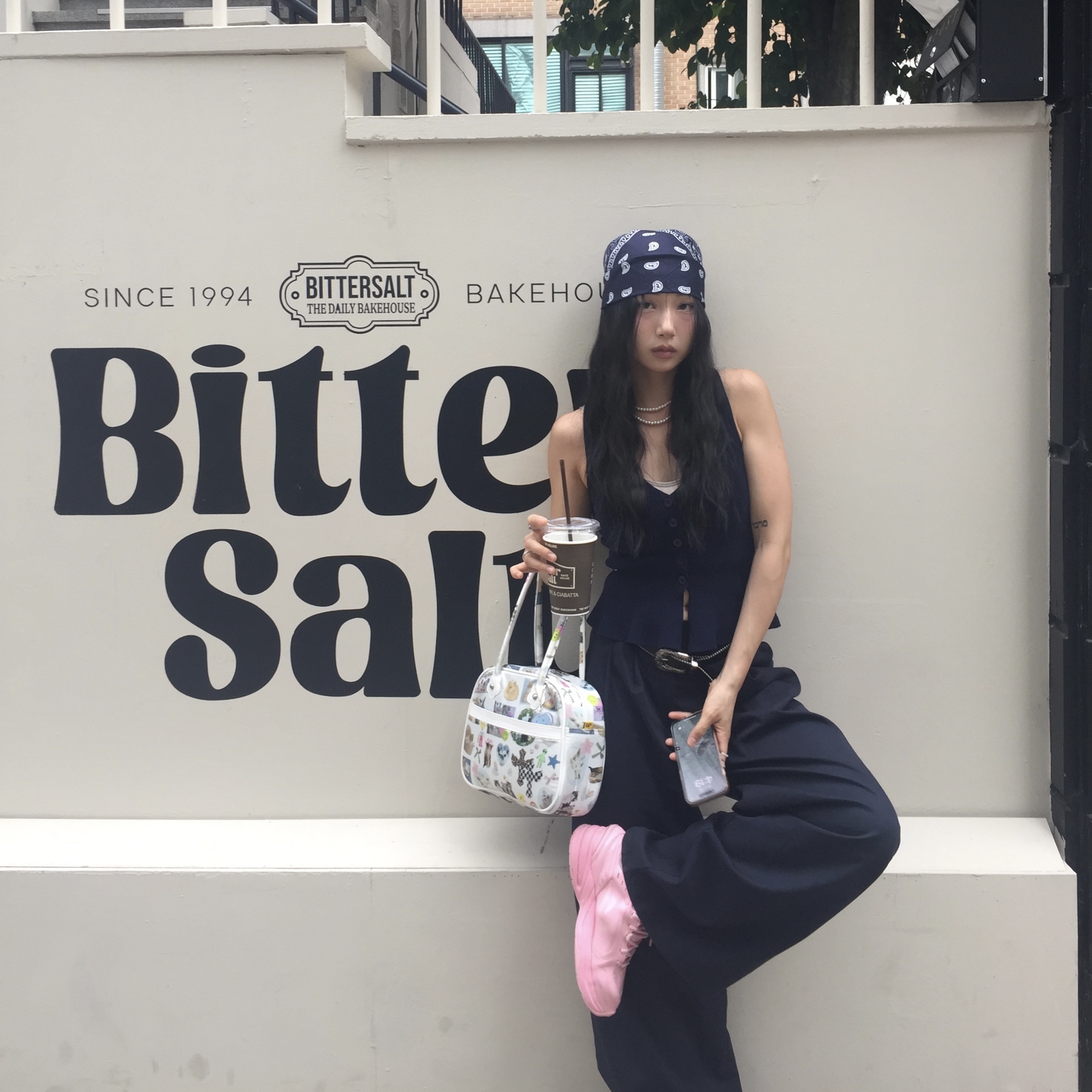 UnsteadyMarket Collage Tote Bag, Nike x Martine Rose Air Monarch IV Pink 착용 스타일 - 2