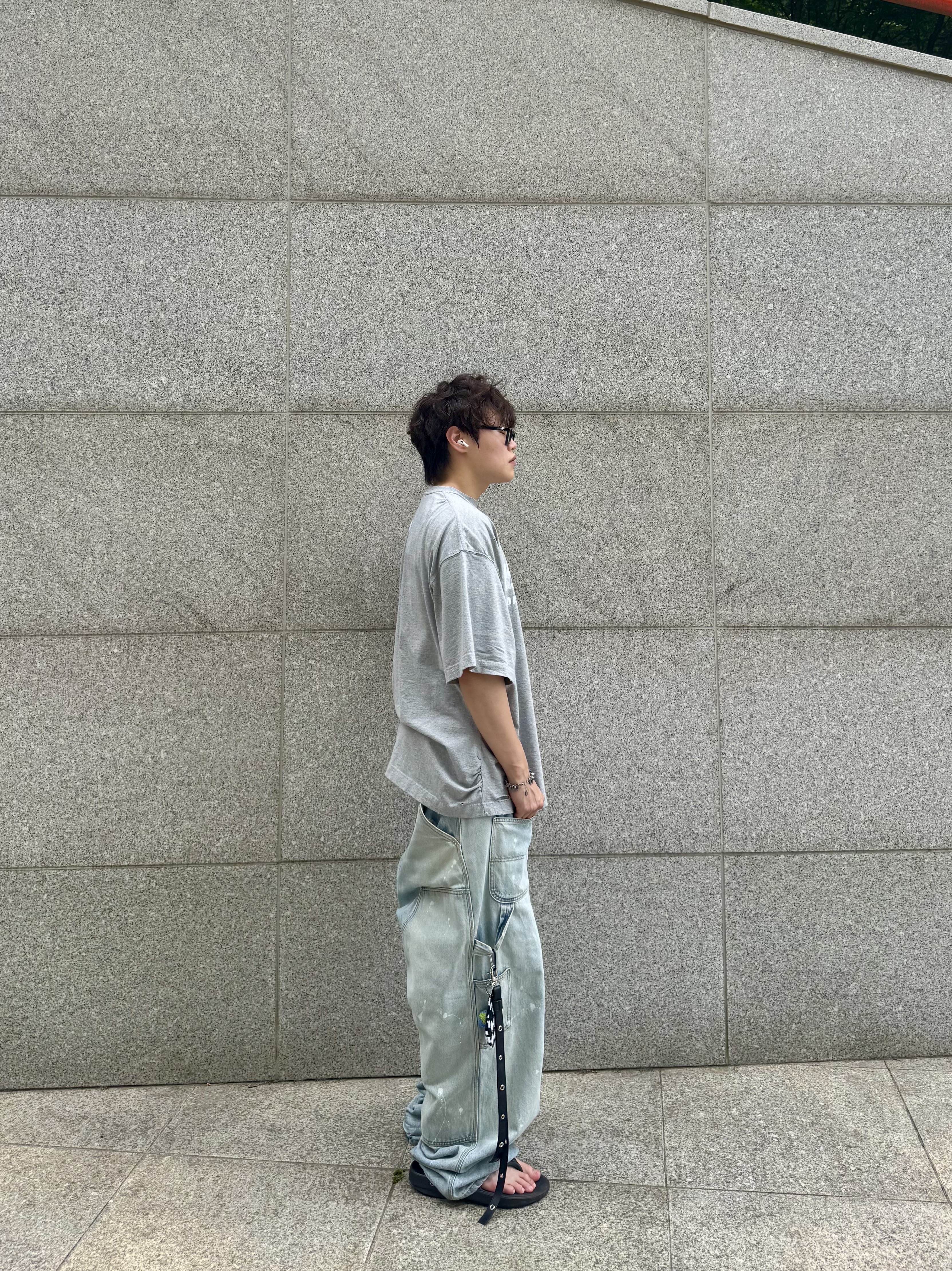 Nonnod Puckering News T-shirt Vintage grey, Project G/R Backward Carpenter Pants Blue 착용 스타일 - 3