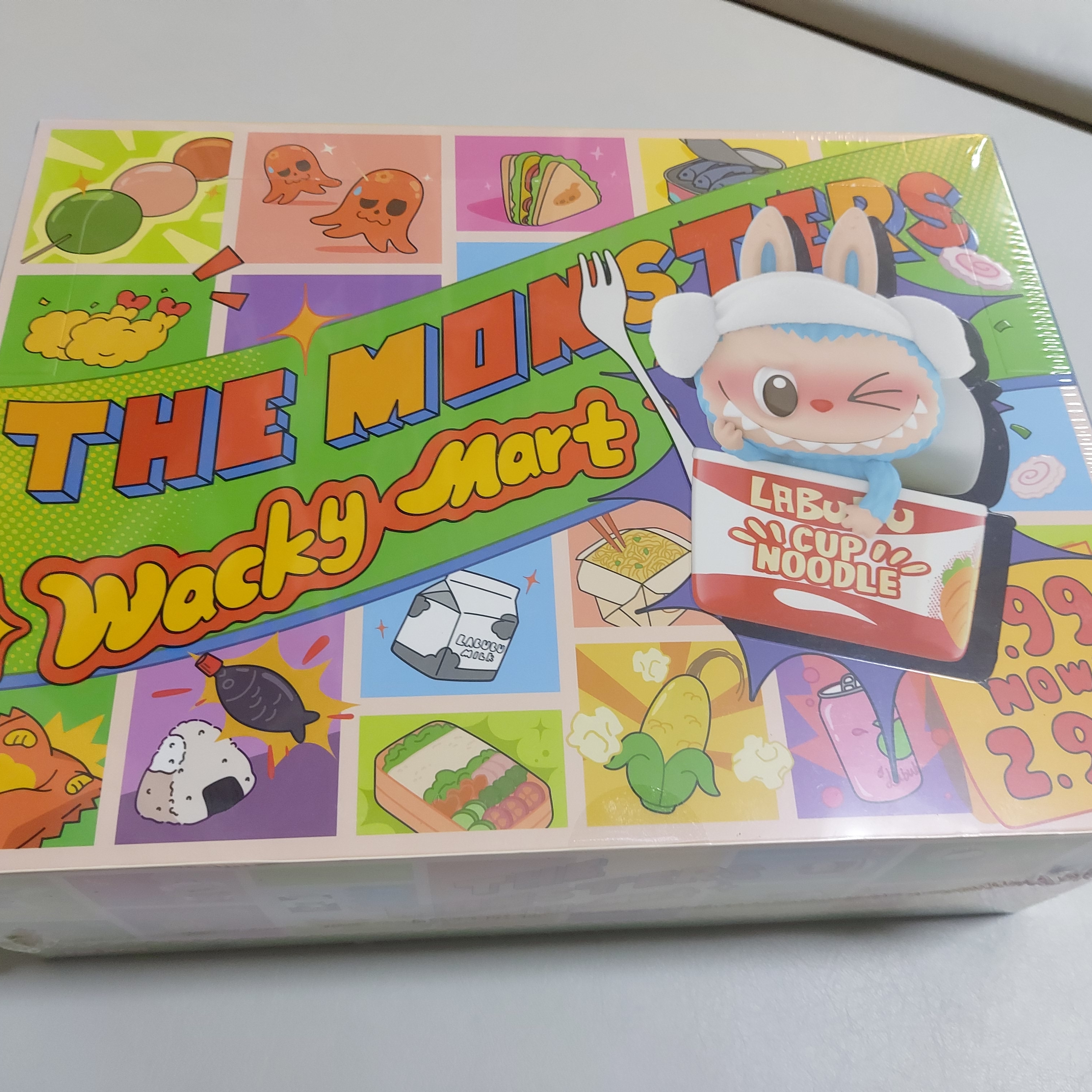 Pop Mart Labubu The Monsters Wacky Mart Series Figures (12 Blind Boxes) 착용 스타일