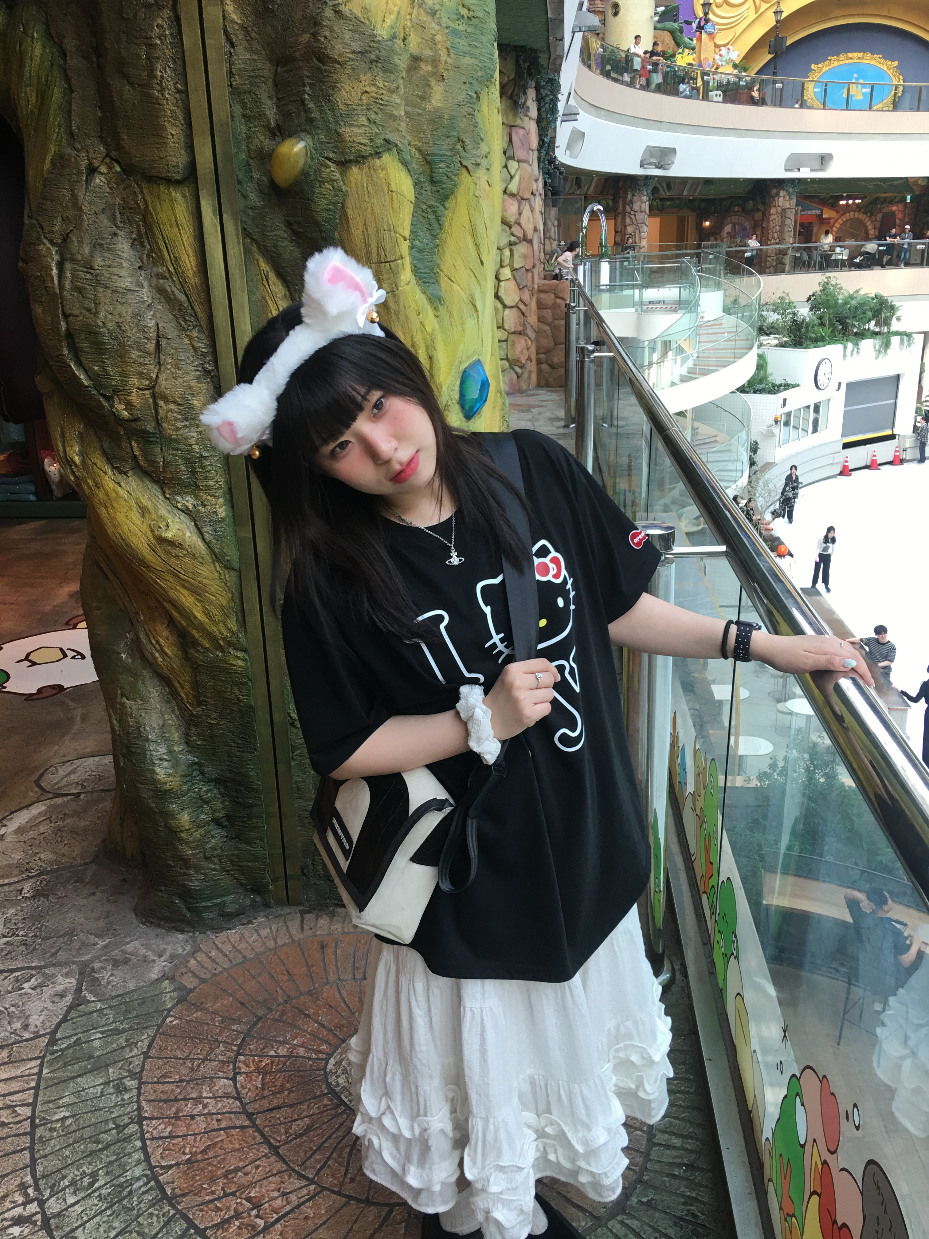 Open Yy x Hello Kitty T-Shirt Black, Vivienne Westwood Mini Bas Relief Pendant Silver 착용 스타일 - 1