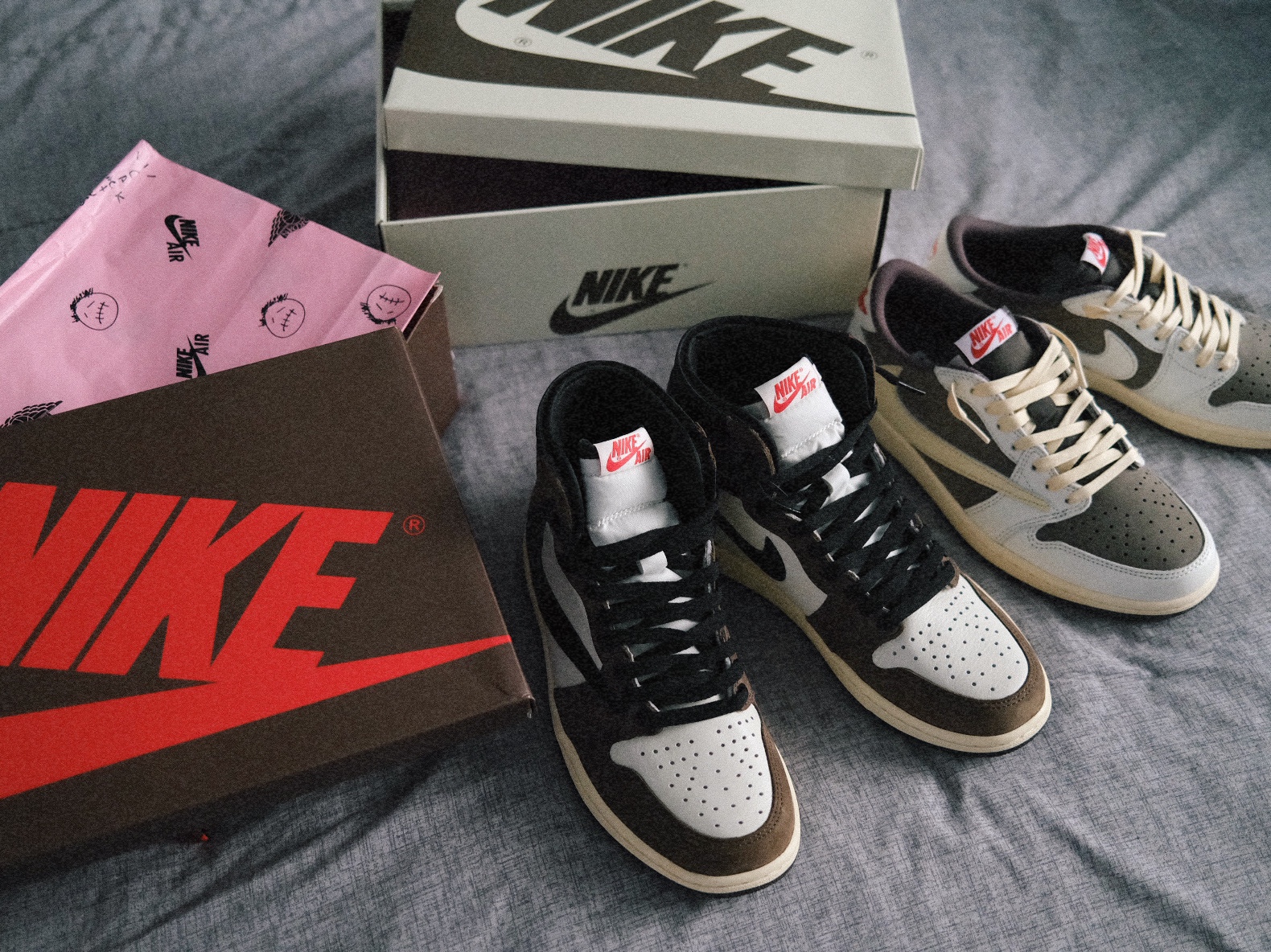 Jordan 1 x Travis Scott Retro High OG SP Mocha, Jordan 1 x Travis Scott Retro Low OG SP Sail and Ridgerock 착용 스타일 - 3