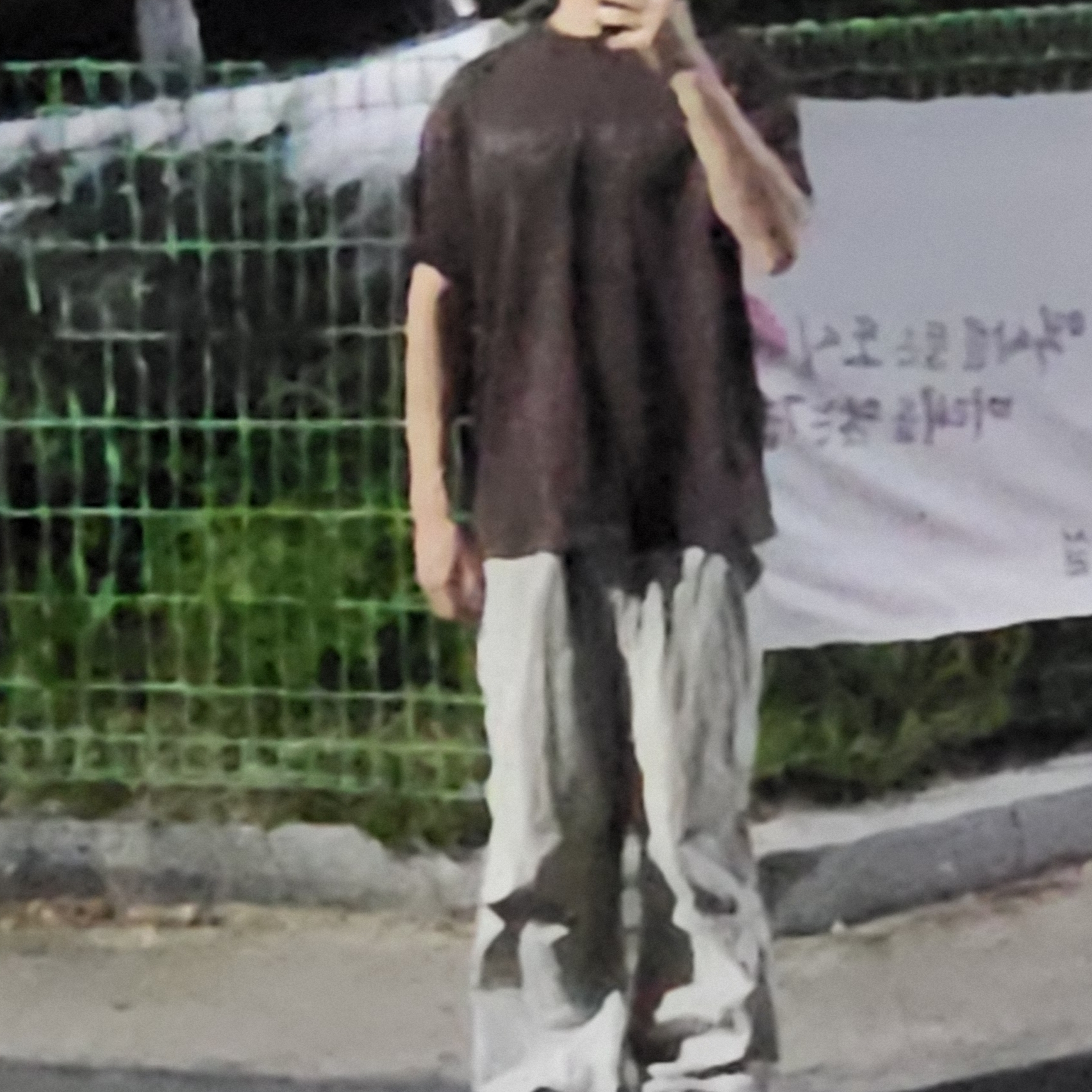 Opening Project Identity T-Shirts Dark Brown 착용 스타일