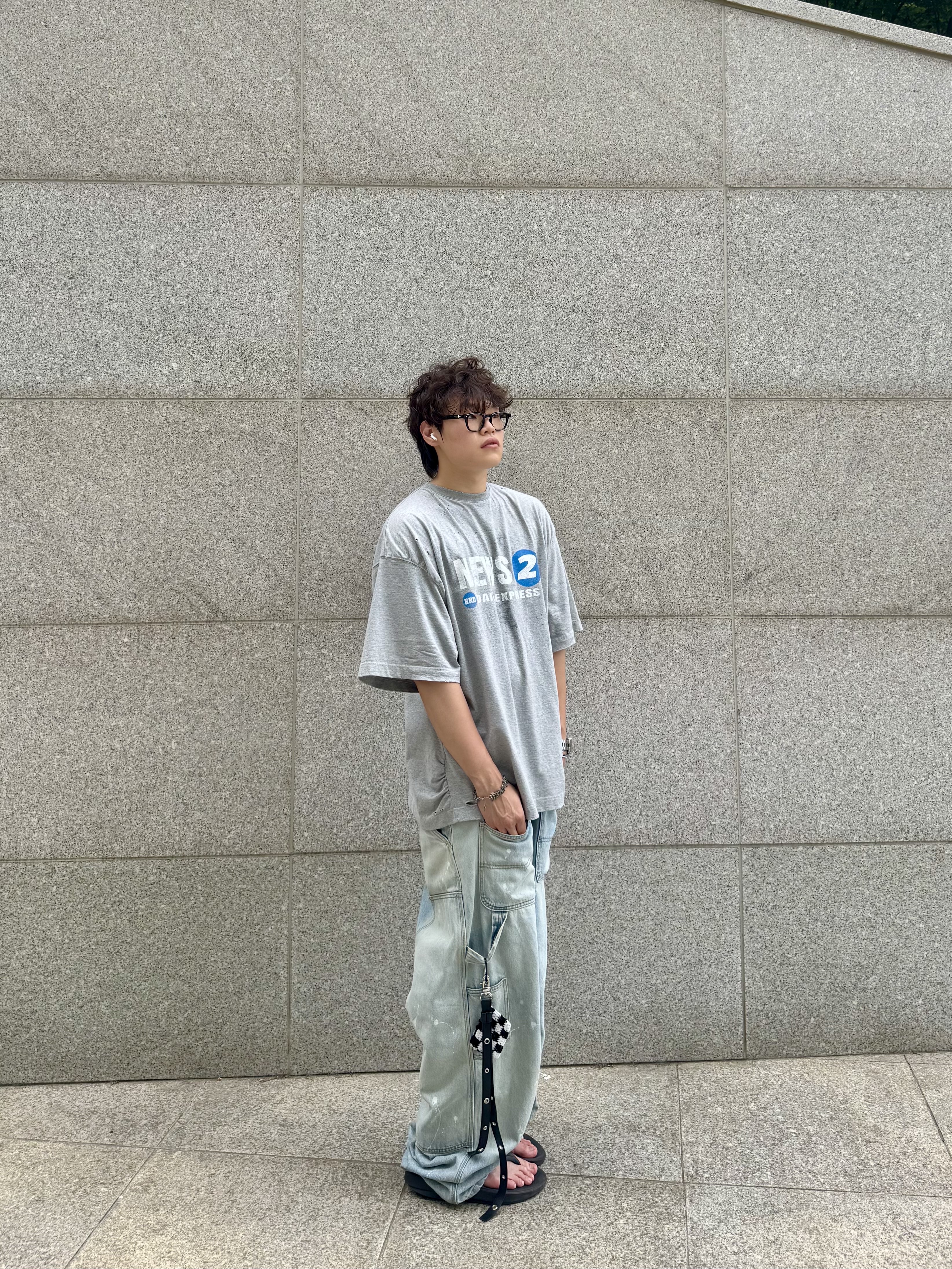 Nonnod Puckering News T-shirt Vintage grey, Project G/R Backward Carpenter Pants Blue 착용 스타일 - 1