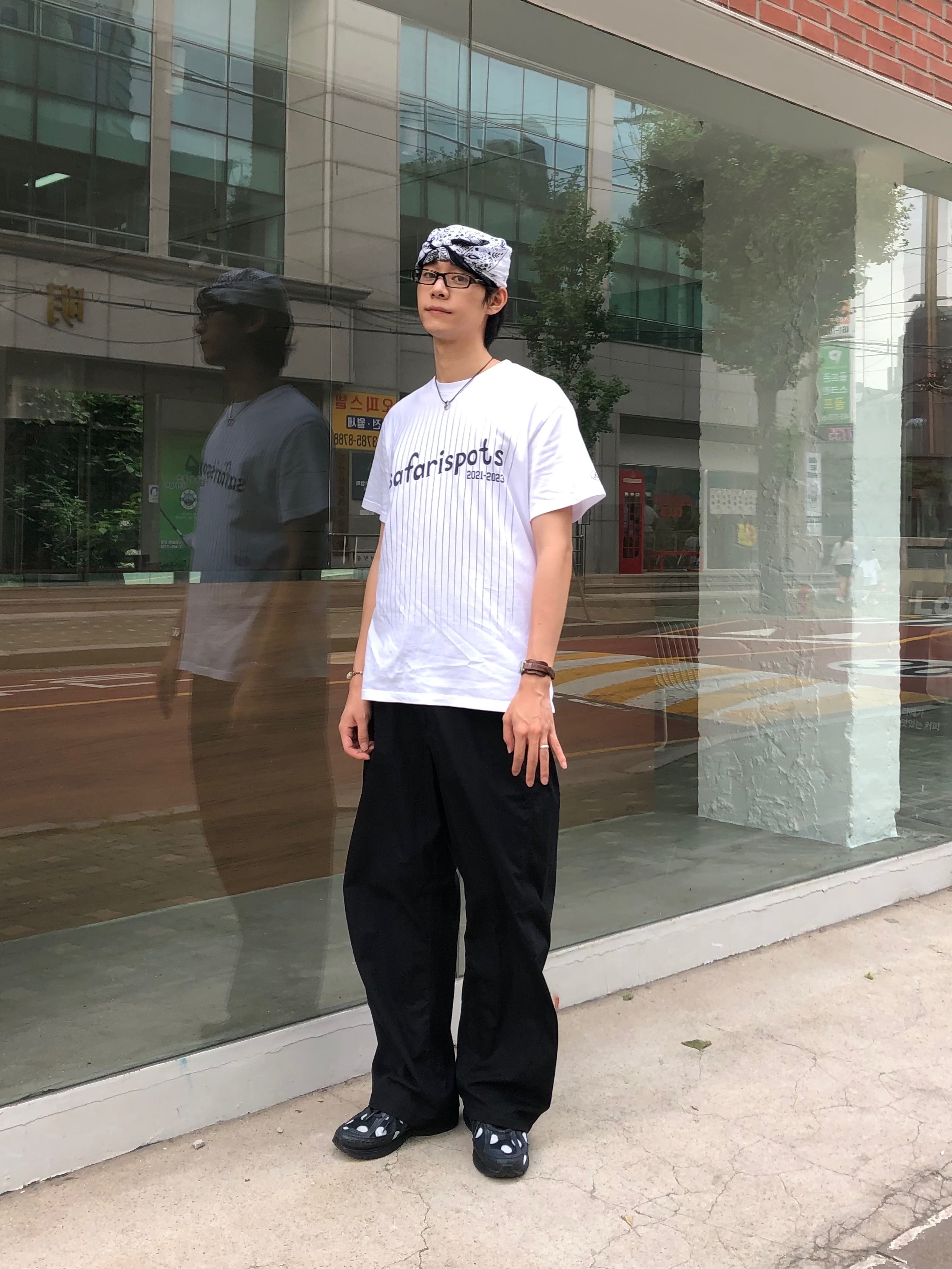 New Balance 1906R Polka Dot Black, Safarispot Safarispots Magazine Tee White 착용 스타일 - 1