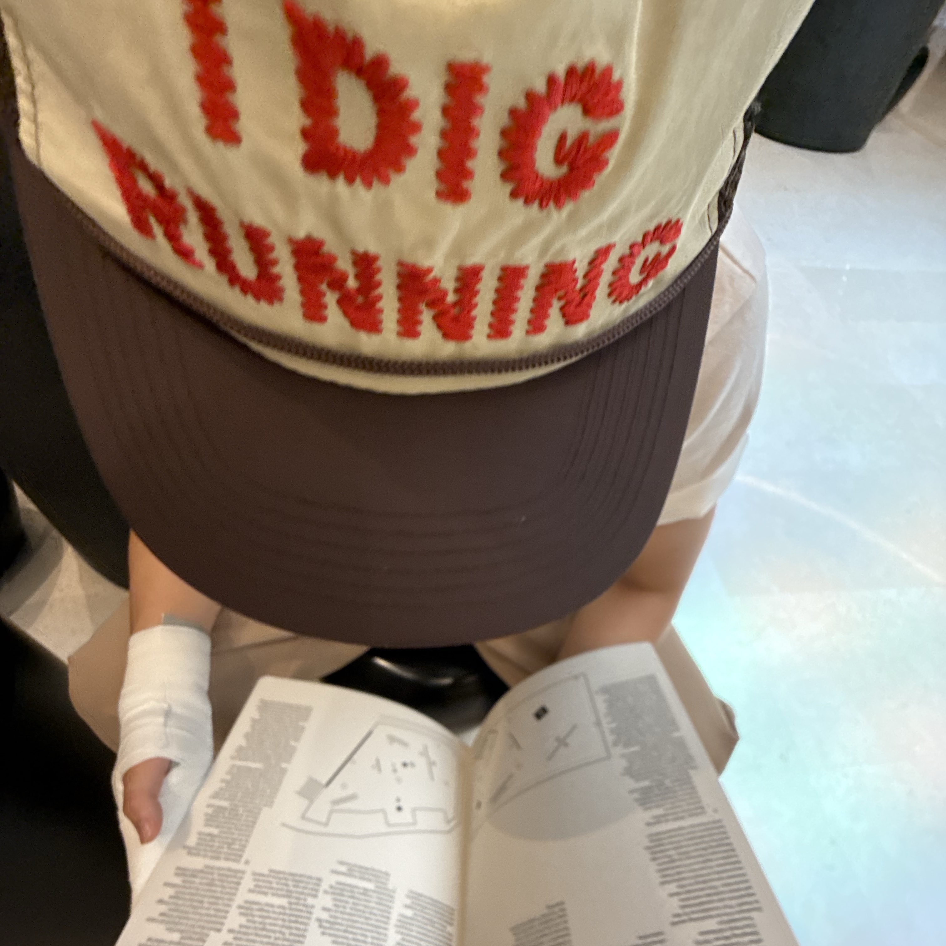 Alex Zono I Dig Running Trucker Hat OG Brown, Human Made Animal Graphic T-Shirt Tiger White - Shinsaibashi Parco Store Exclusive 착용 스타일 - 2