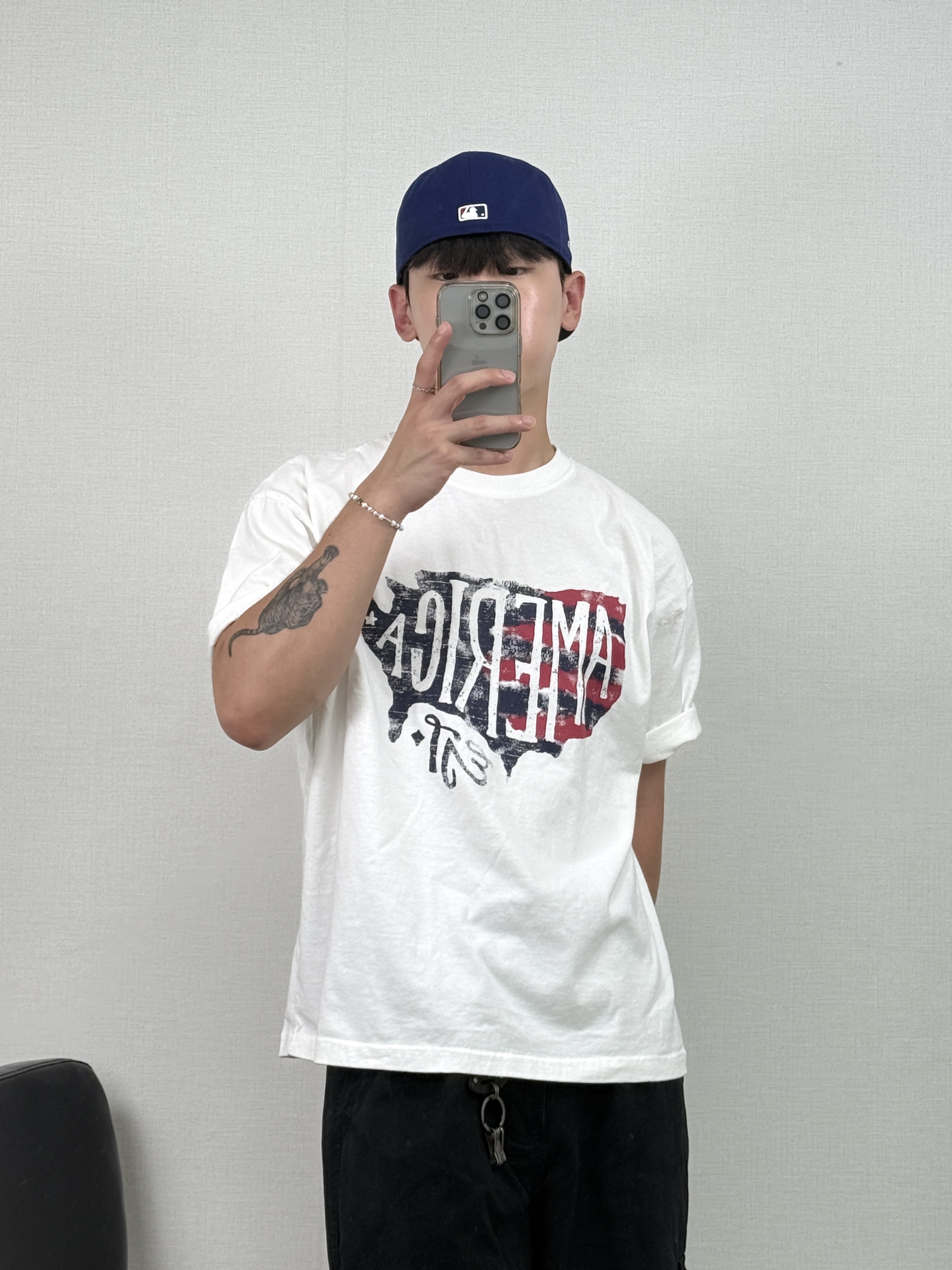 New Era 59Fifty MLB Seoul Series LA Dodgers Dark Royal, Scudo Snow White Ice Pearl Beads Bracelet 착용 스타일 - 2