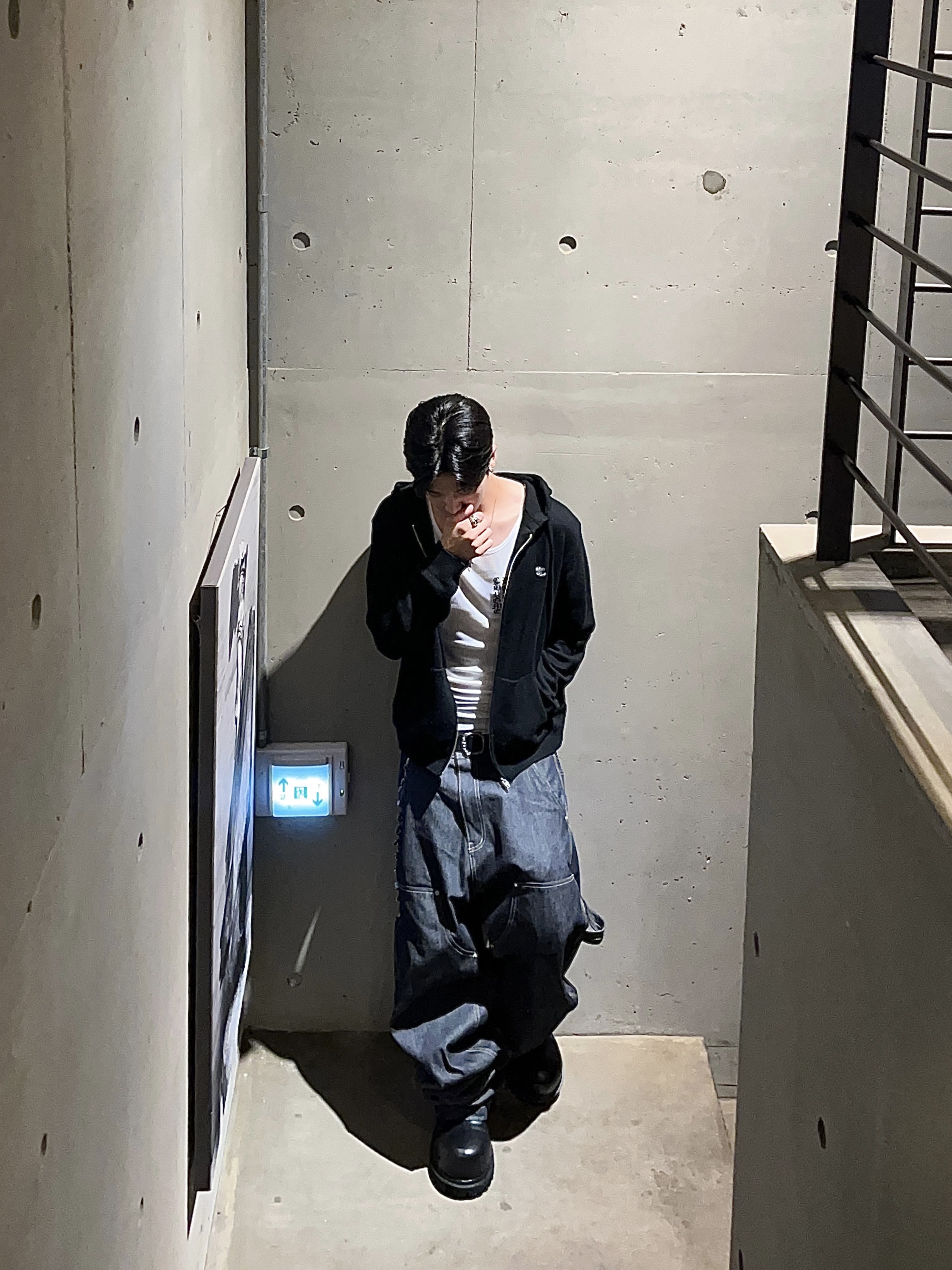 GRAILZ x KOIN SEOUL Carpenter Raw Denim Pants Indigo 착용 스타일 - 3