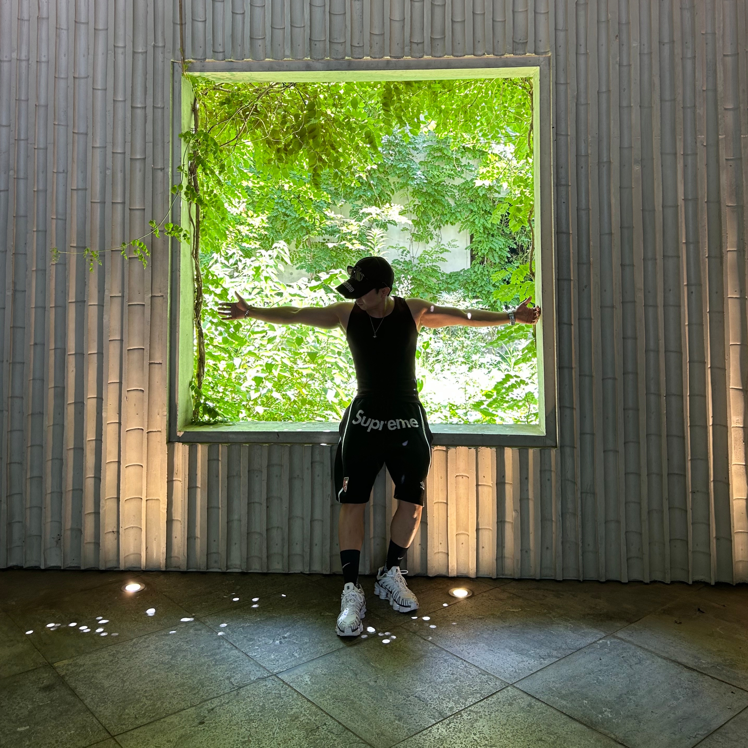 Supreme x Umbro Knit Soccer Shorts Black - 25SS, Supreme x Nike Crew Socks Black - 24FW 착용 스타일 - 3