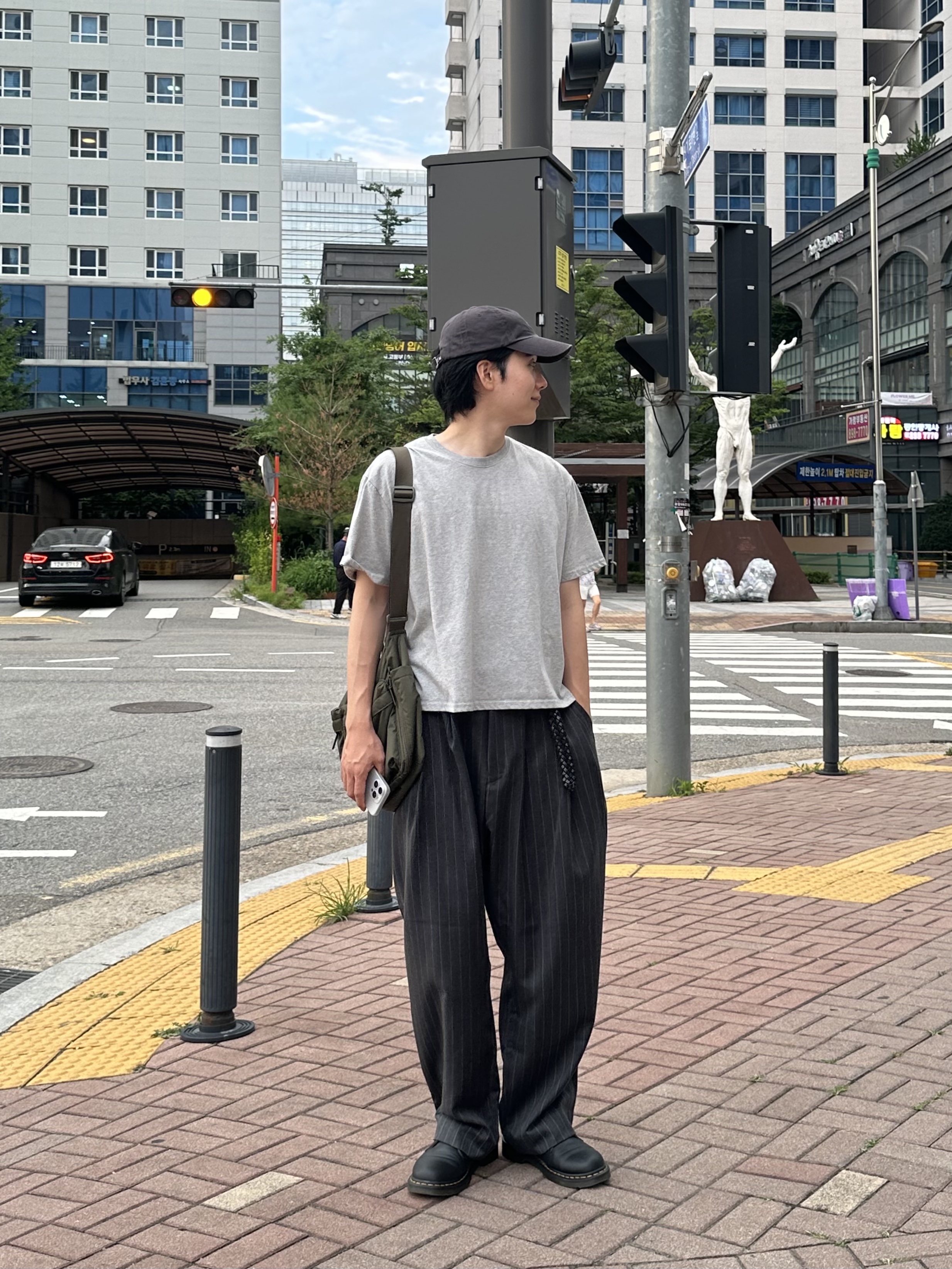 noun Wide Tapered Pants Stripe Charcoal, Dr. Martens 1461 Smooth Black 착용 스타일 - 1