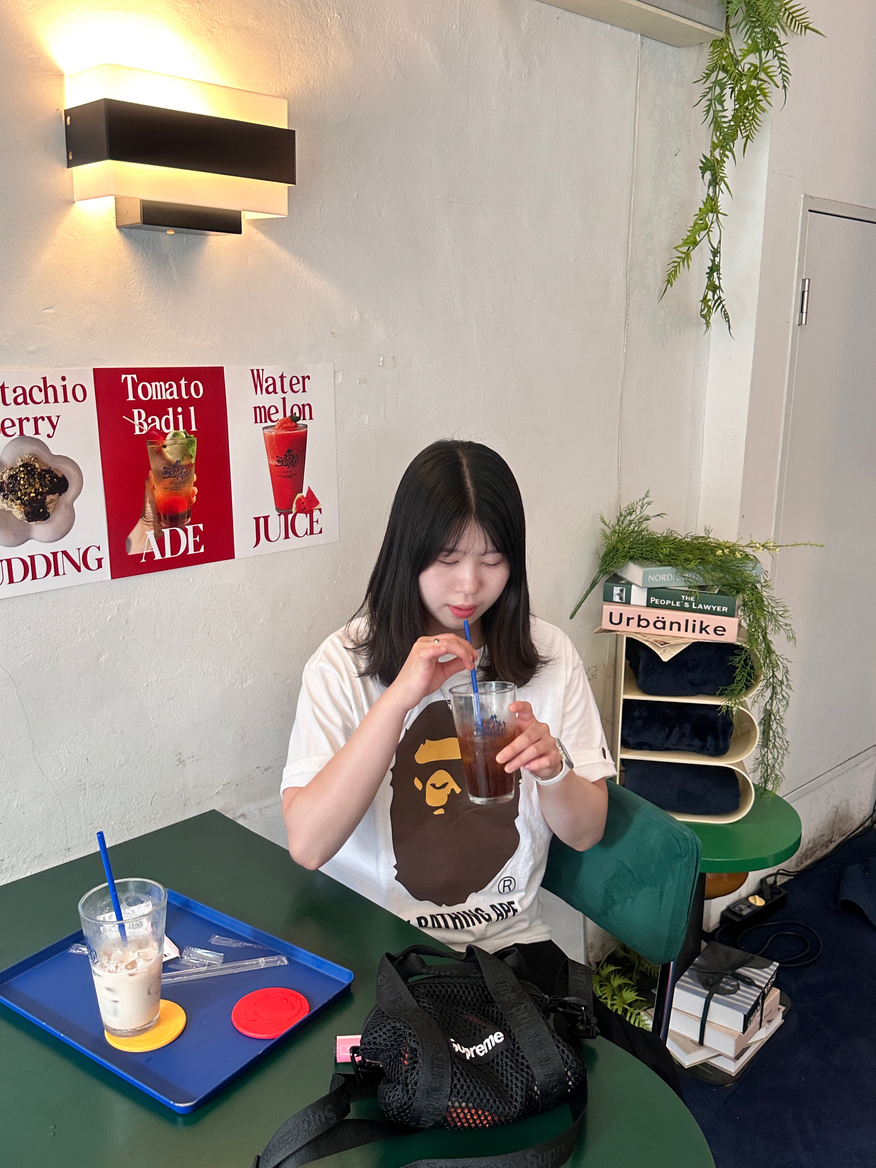 BAPE By Bathing Ape T-Shirt White, Supreme Mesh Mini Duffle Bag Black - 25SS 착용 스타일 - 1