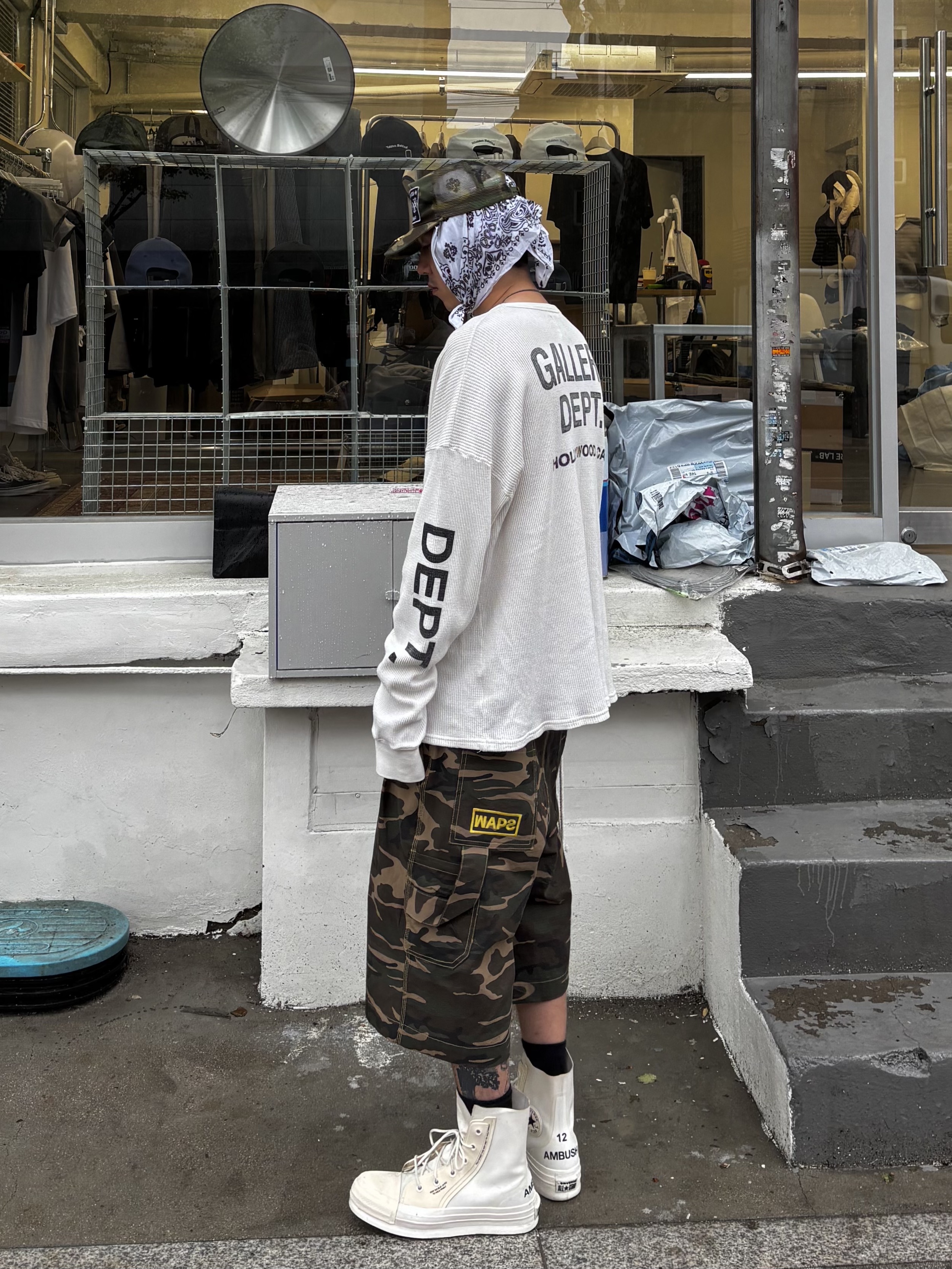Converse x Ambush Chuck 70 Hi White, Wapworks Easy 3T Work Bermuda Pants Camo 착용 스타일 - 5
