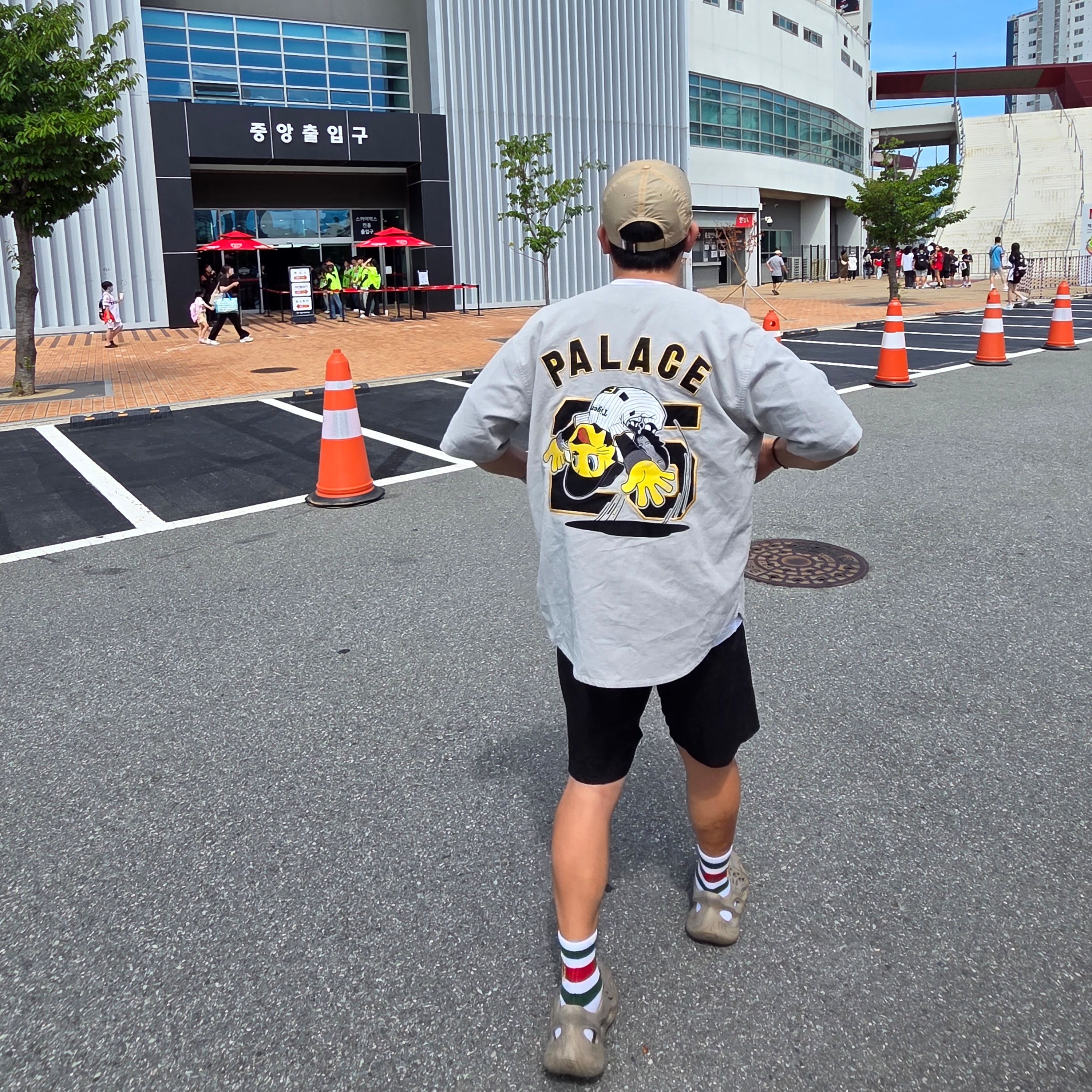 Palace Hanshin Tigers Jersey Stone - 25SS 착용 스타일