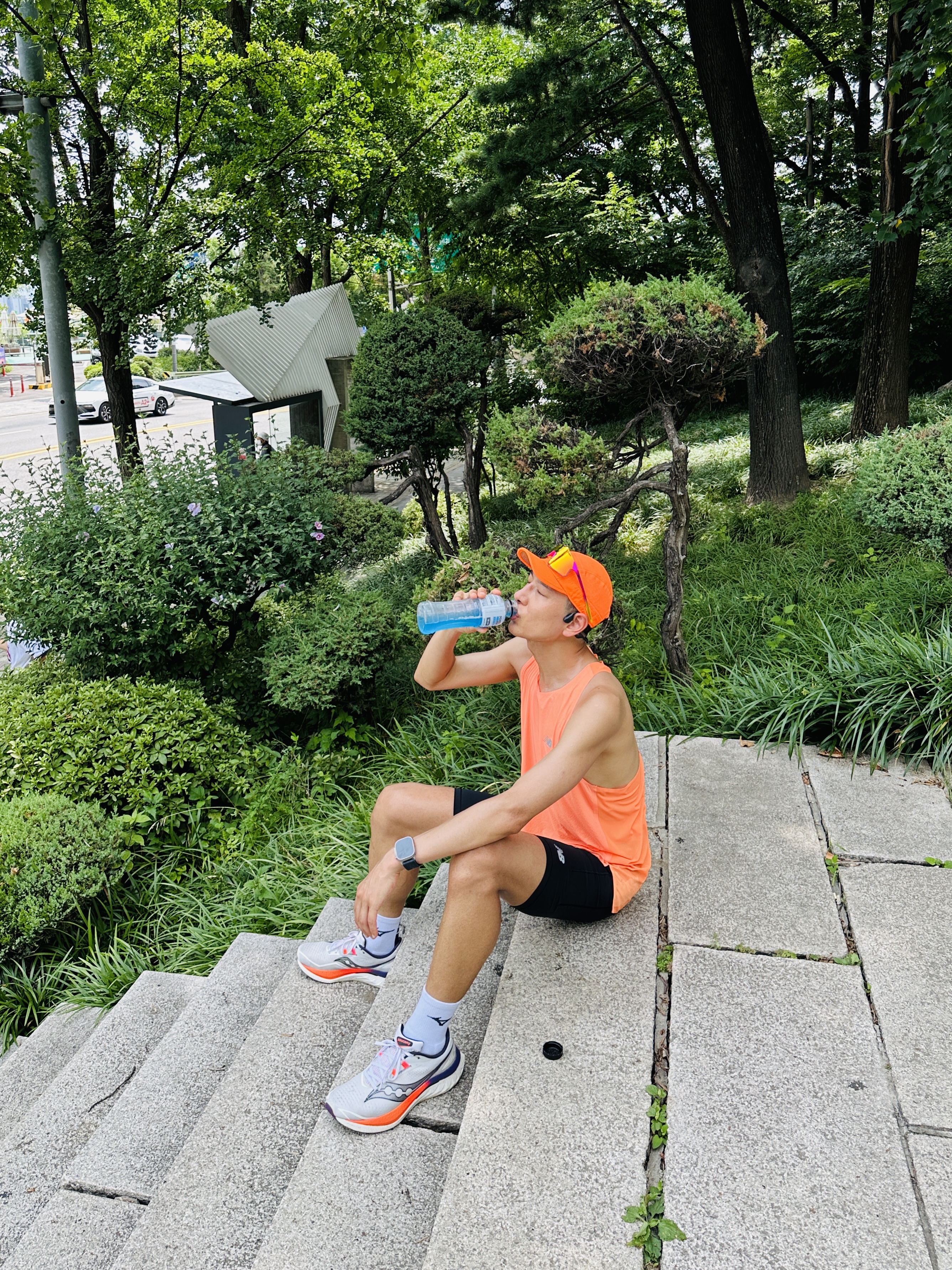 Saucony Endorphin Speed 4 White Viziorange 착용 스타일