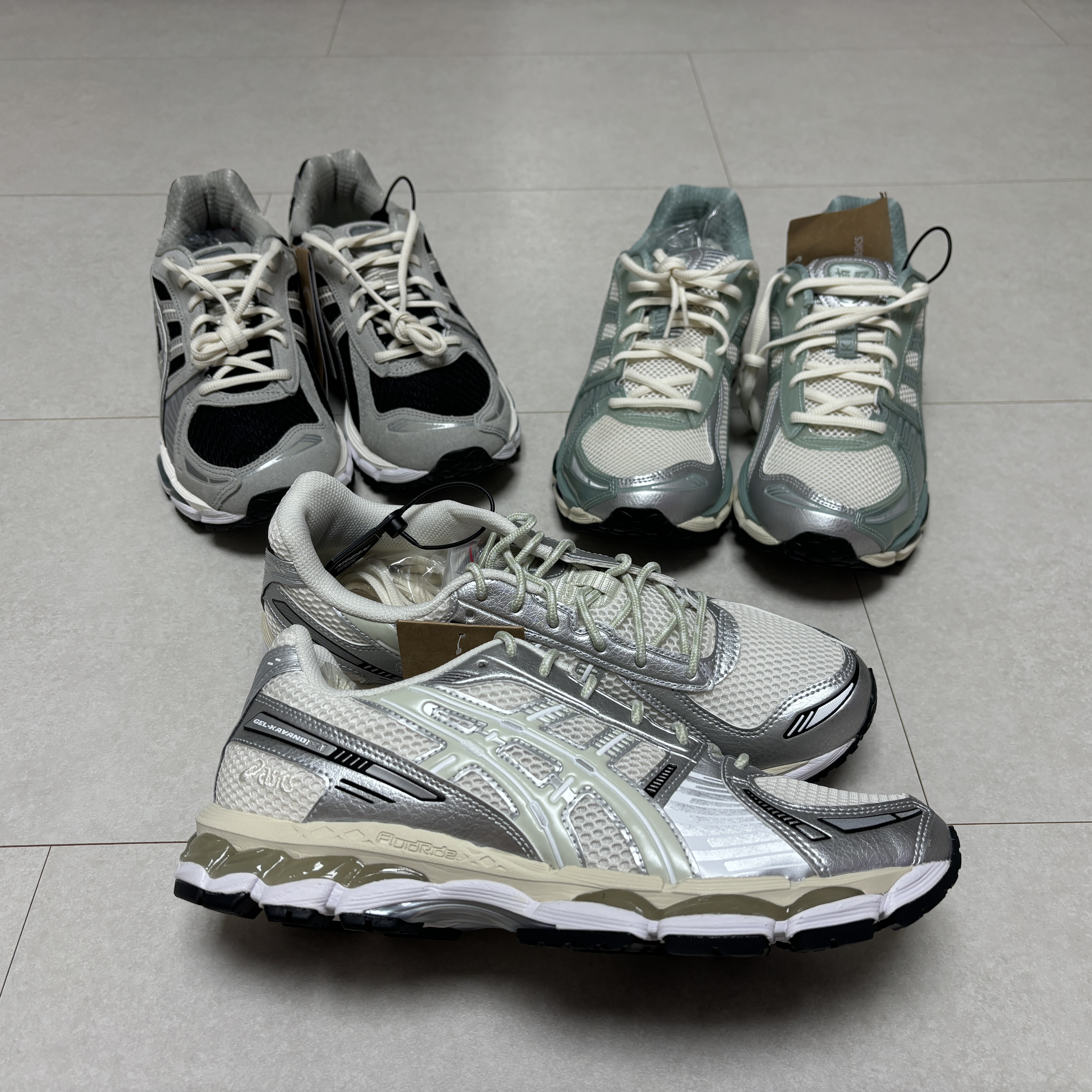 Asics x Ronnie Fieg Gel-Kayano 12.1 Cream Pure Aqua, Asics x Kith Gel-Kayano 12.1 Peat Cream 착용 스타일 - 1