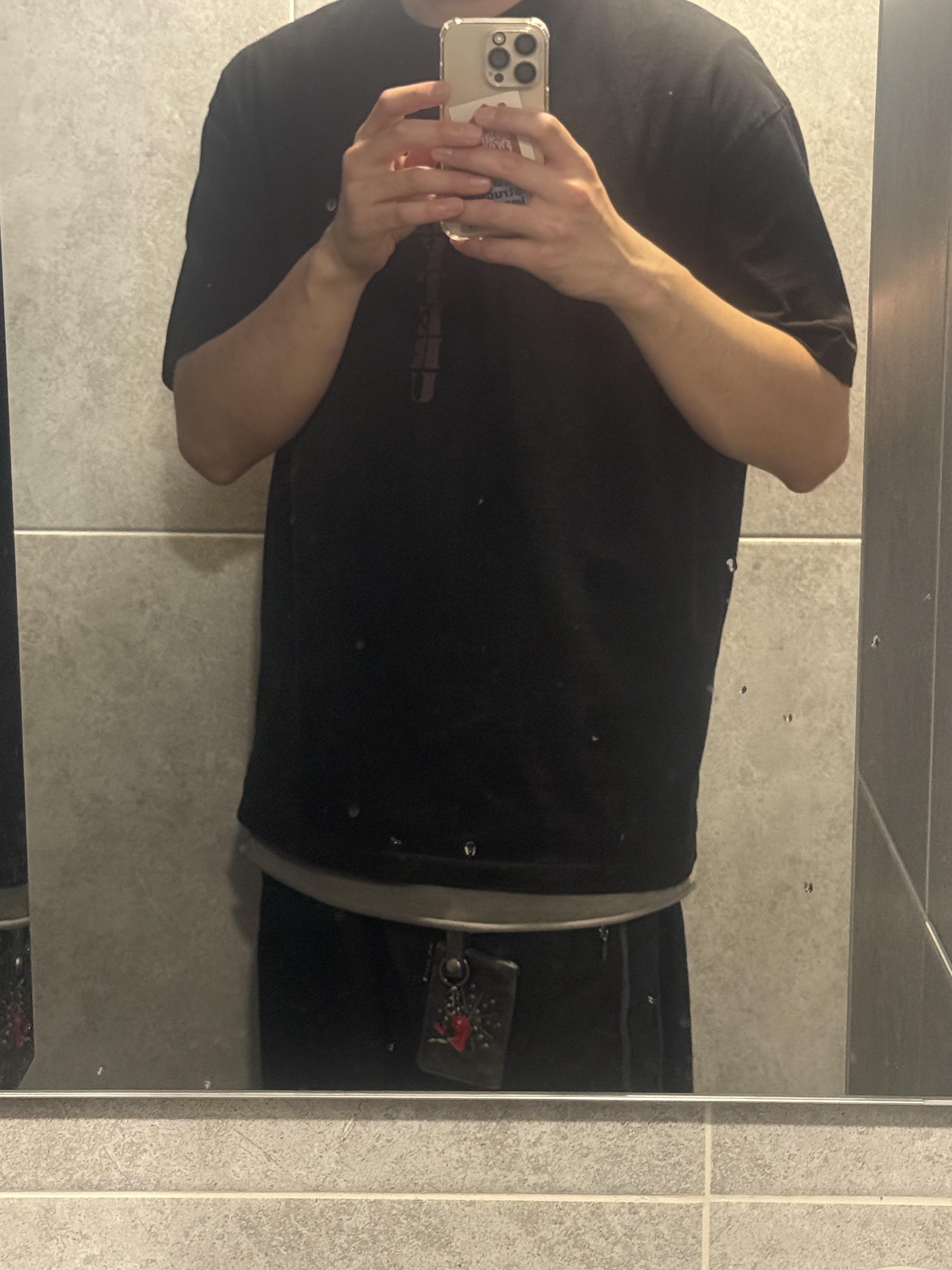 Polyteru 1011 Nylon Track Pants Triple Black 착용 스타일
