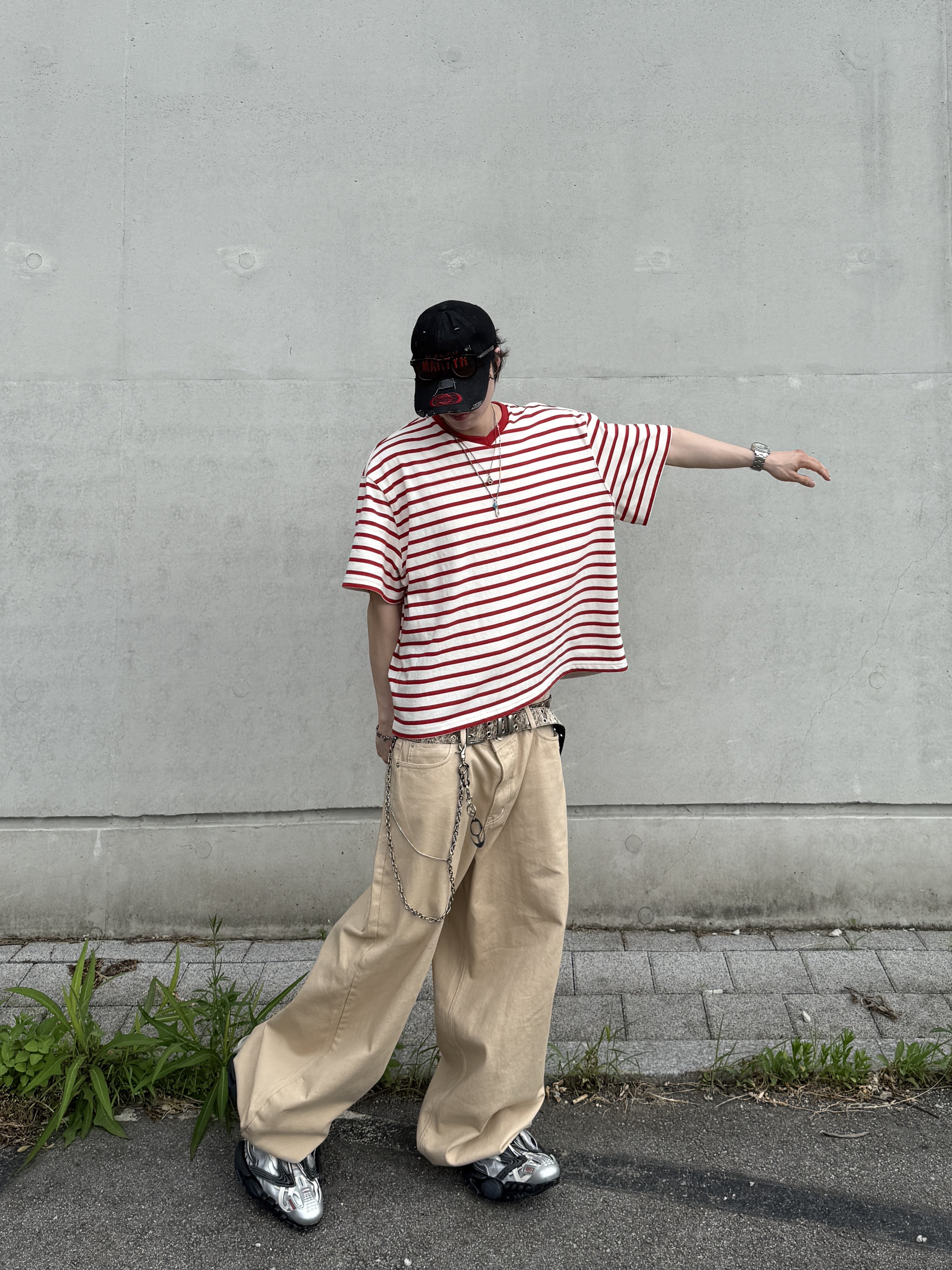 Balenciaga Reptile Sneaker Multicolor, Nonnod Cropped V-neck T-shirt Red stripe 착용 스타일 - 3