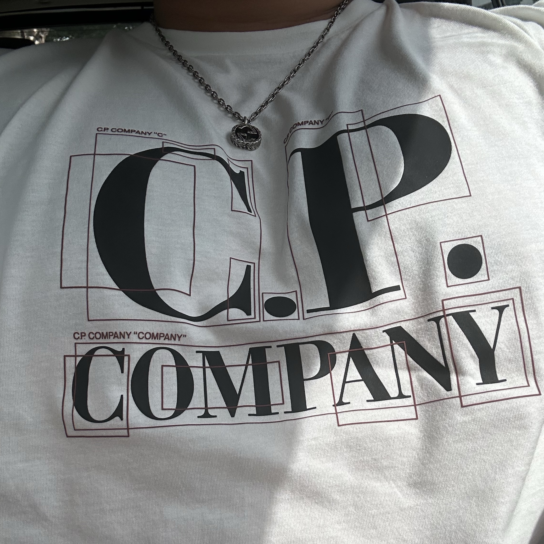 Gucci Interlocking G Pendant Necklace Silver, C.P. Company 30/1 Jersey Large Graphic Logo T-Shirt Gauze White - 23SS 착용 스타일