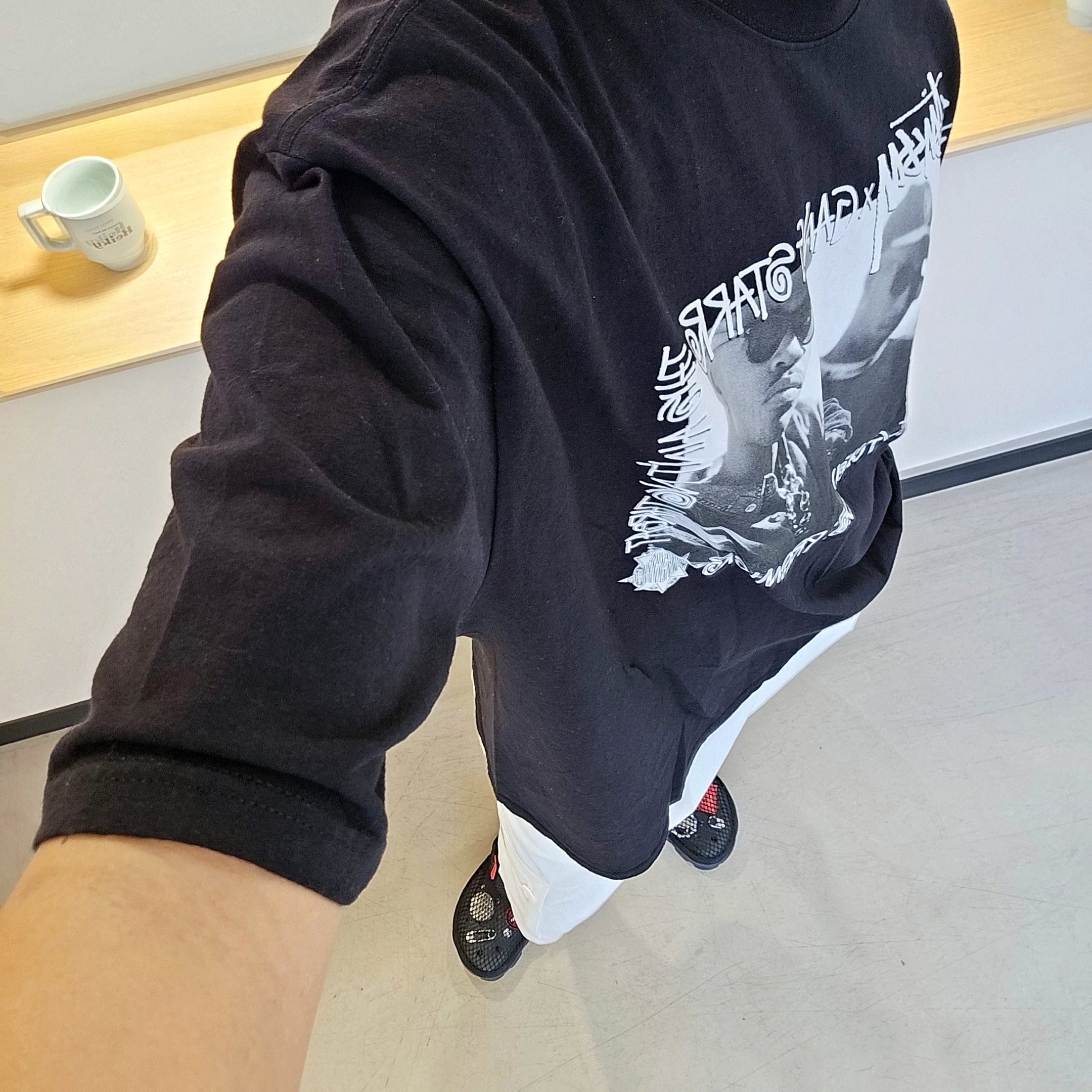 Stussy x Gang Starr Take It Personal T-Shirt Black, Crocs x Staple Classic All Terrain Clog Black 착용 스타일 - 2