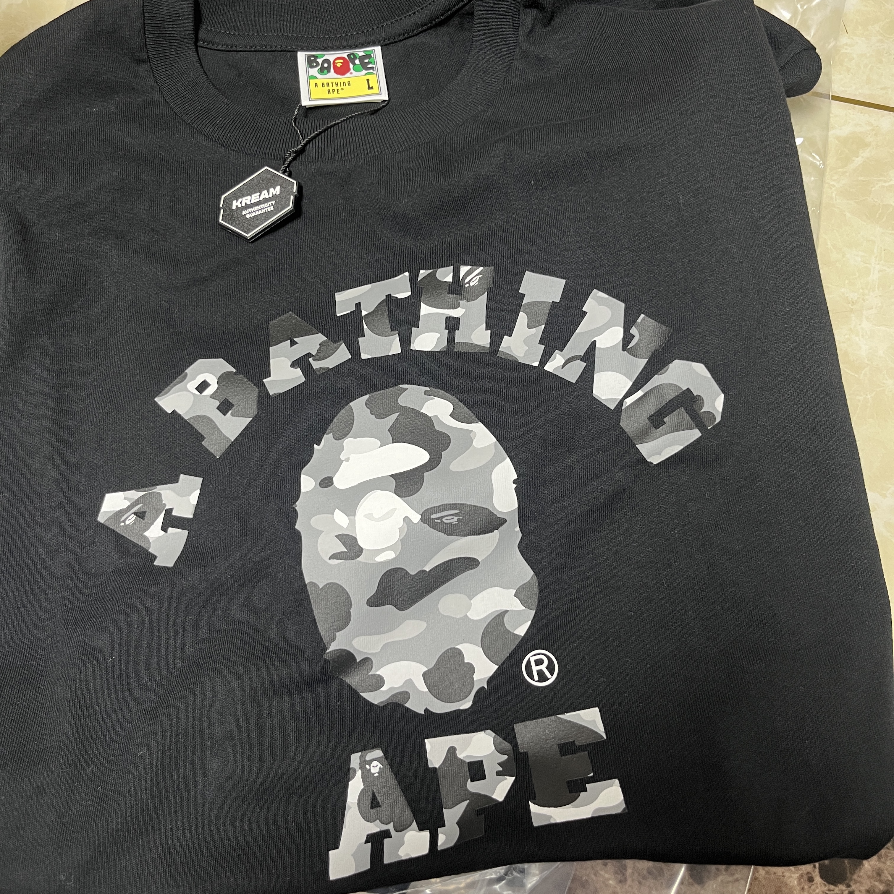 BAPE 1st Camo College T-Shirt Black Gray 착용 스타일