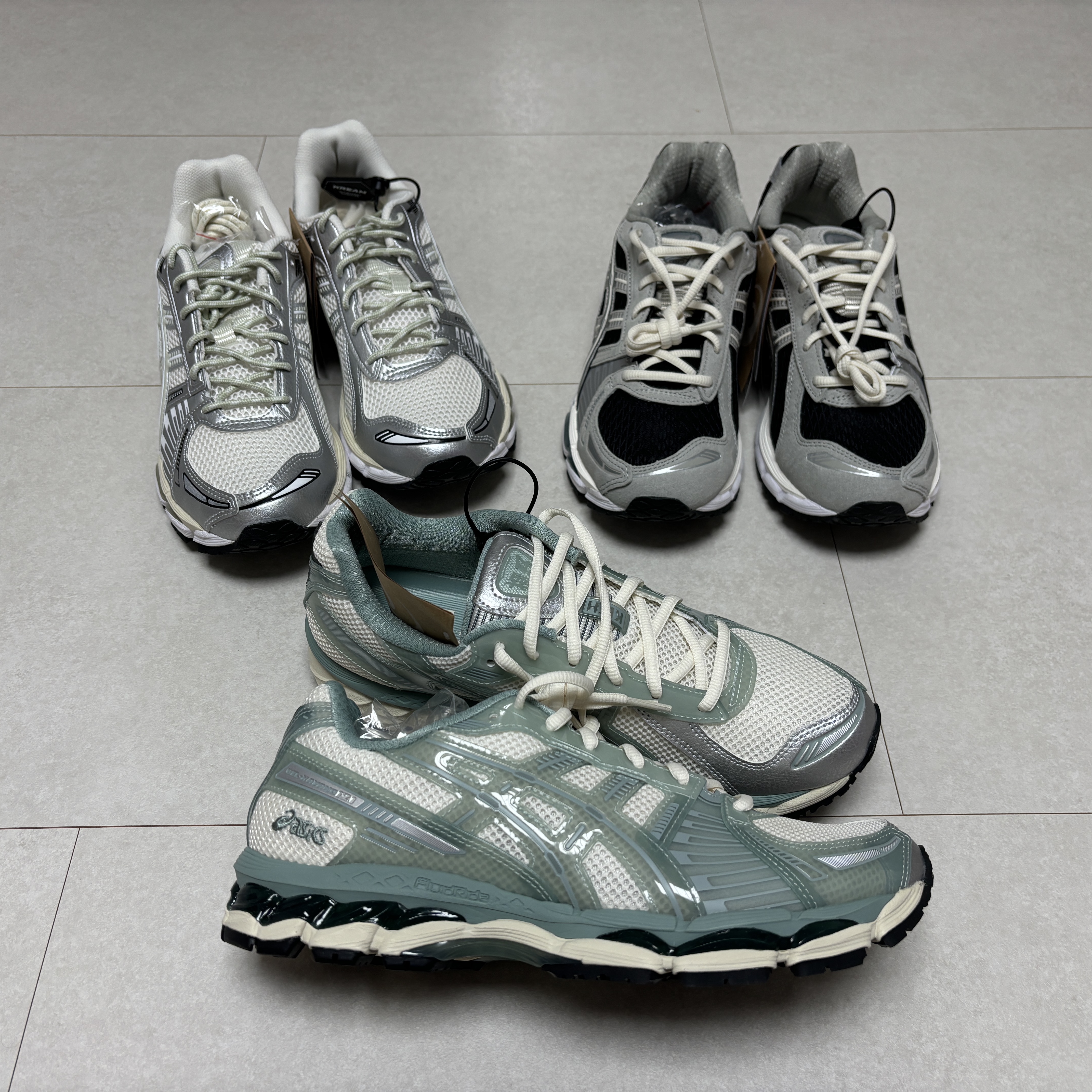Asics x Ronnie Fieg Gel-Kayano 12.1 Cream Pure Aqua, Asics x Kith Gel-Kayano 12.1 Peat Cream 착용 스타일 - 3