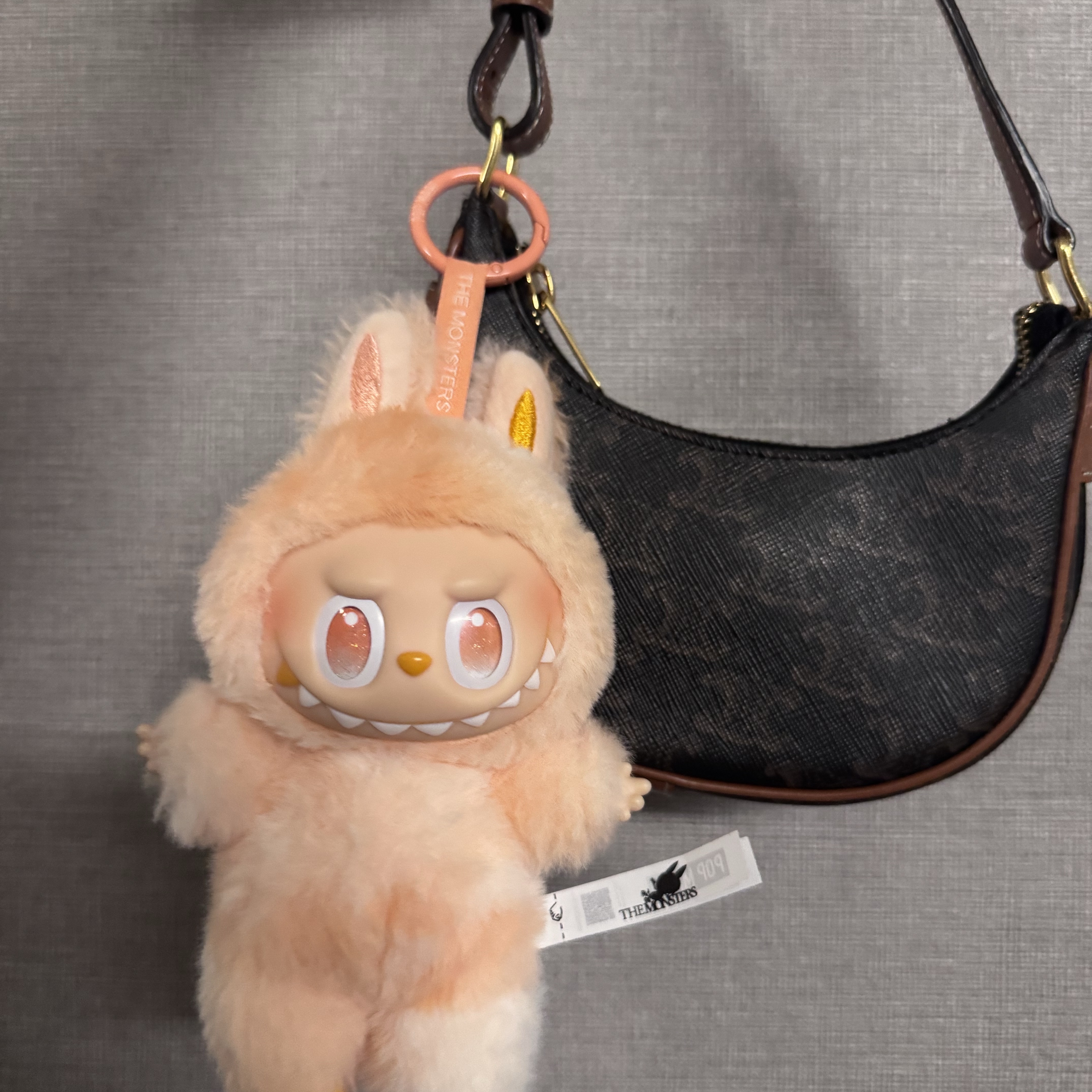 Pop Mart Labubu The Monsters Highlight Series Happiness Keyring (Opened Case), Celine Mini Ava in Triomphe Canvas and Calfskin Tan 착용 스타일