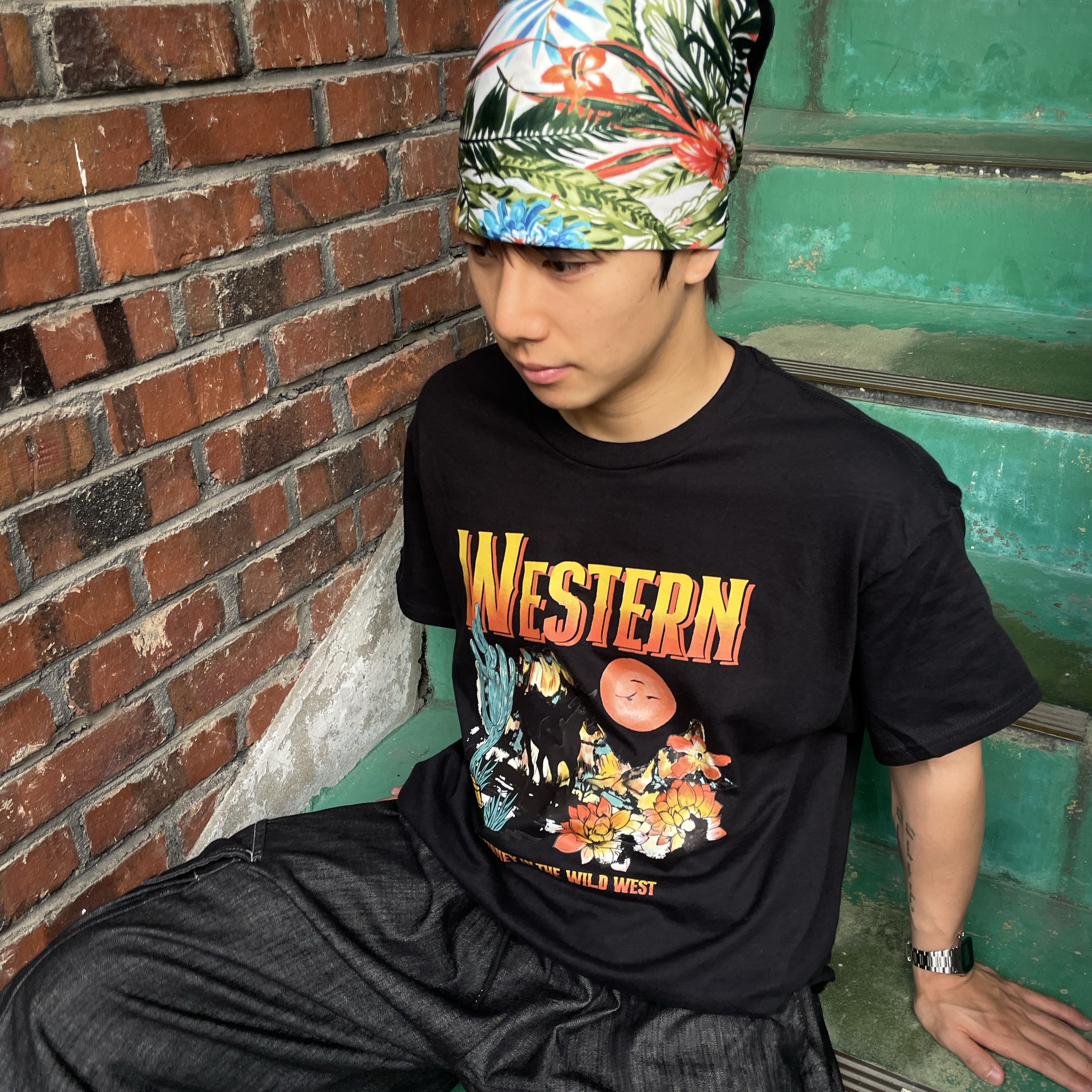 Gildan X American Collection Western T-Shirt Black 착용 스타일 - 1