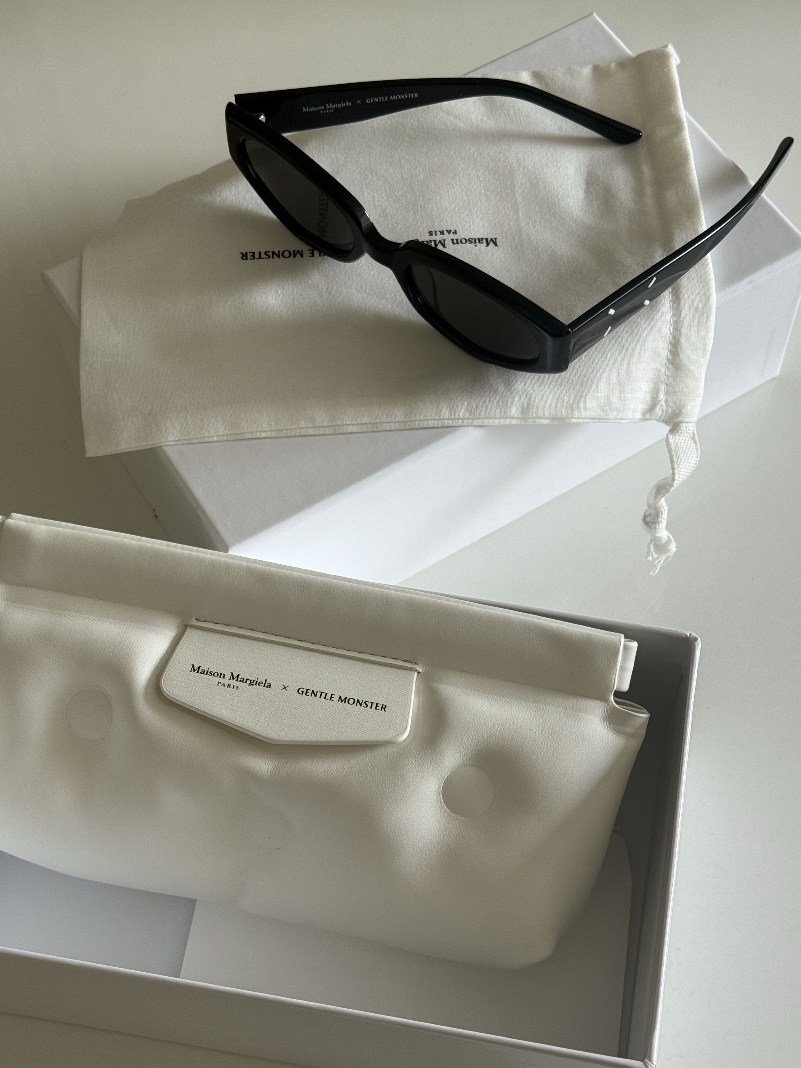 Gentle Monster x Maison Margiela MM205 Black Gray 착용 스타일