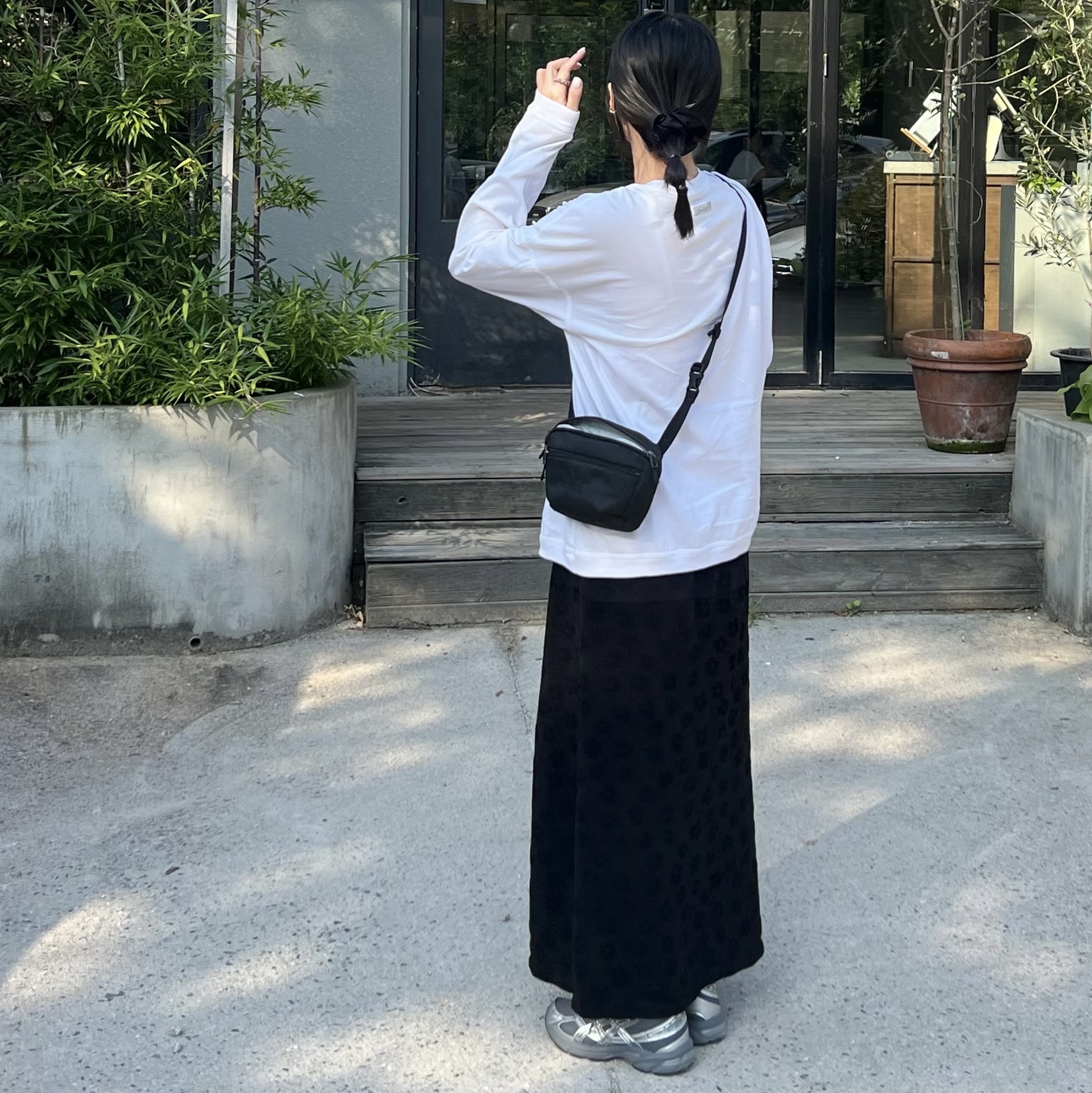 Asics Gel-1130 Steel Grey Pure Silver, Arc'teryx Mantis 1 Waistpack Black II 착용 스타일 - 1