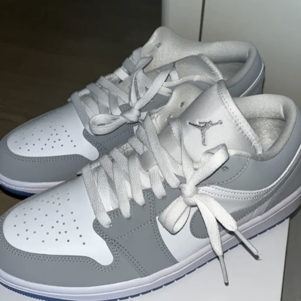 (W) Jordan 1 Low White Wolf Grey 착용 스타일 - 1