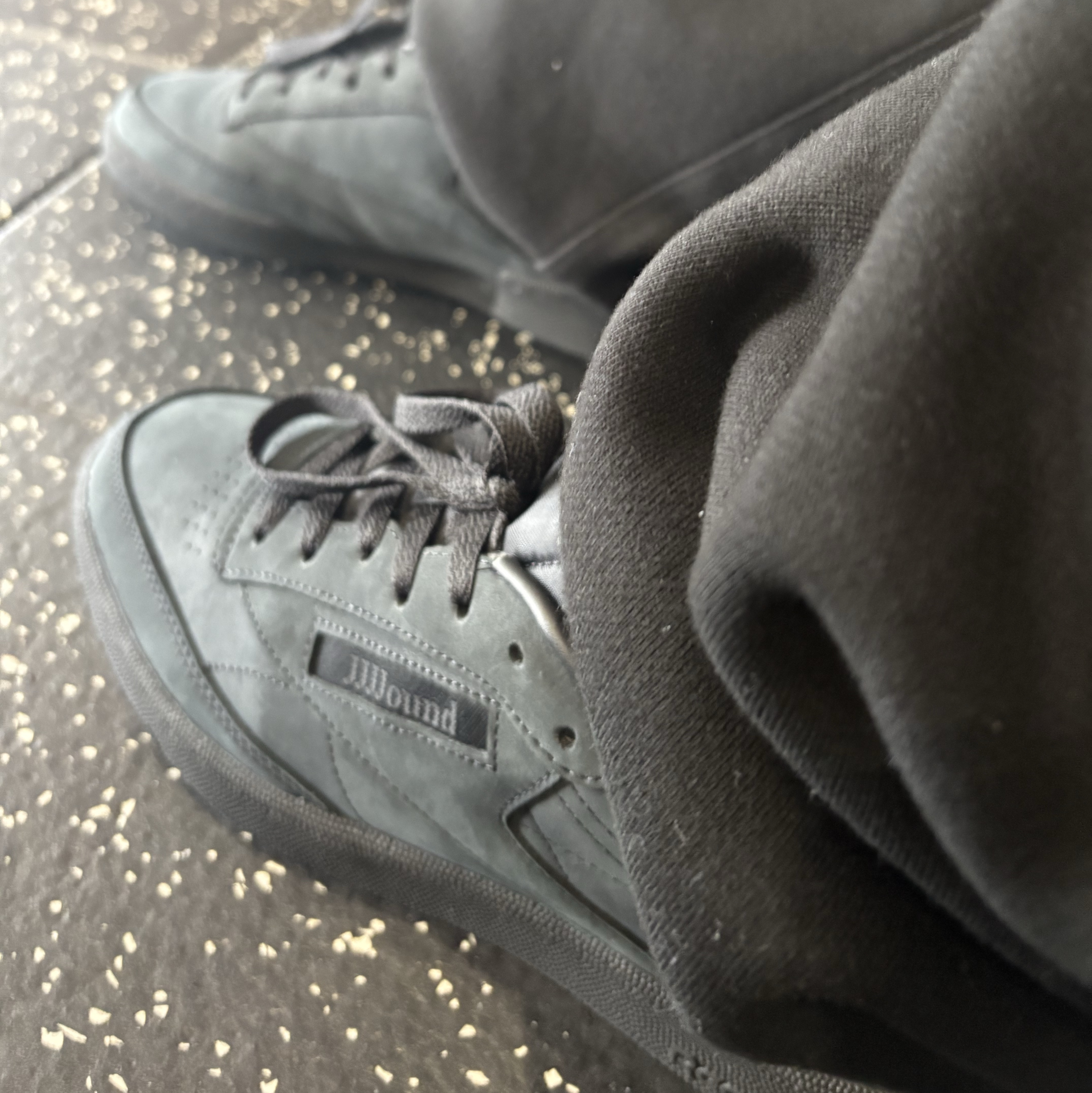 Reebok x JJJJound Club C 85 Triple Black 착용 스타일 - 4