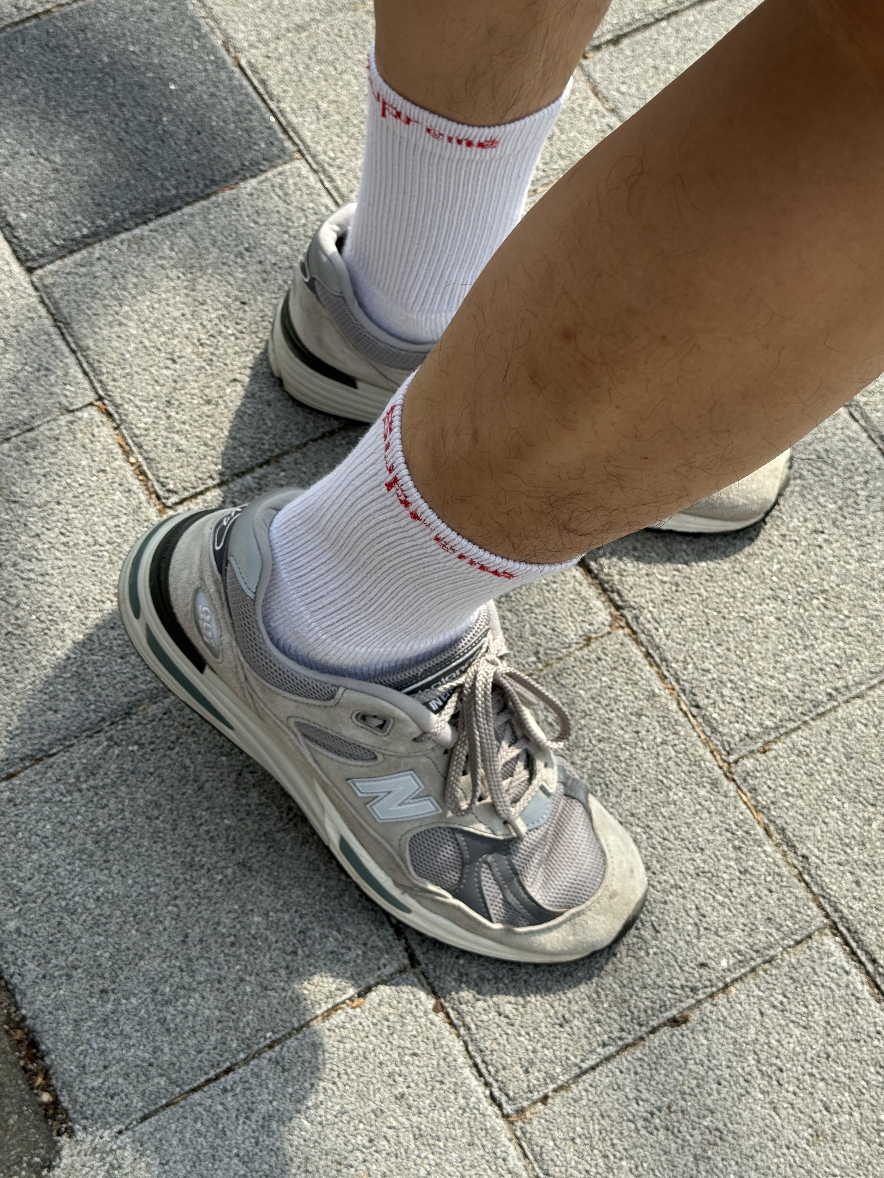 New Balance 991v2 Made in UK Rock Ridge Alloy Silver 착용 스타일