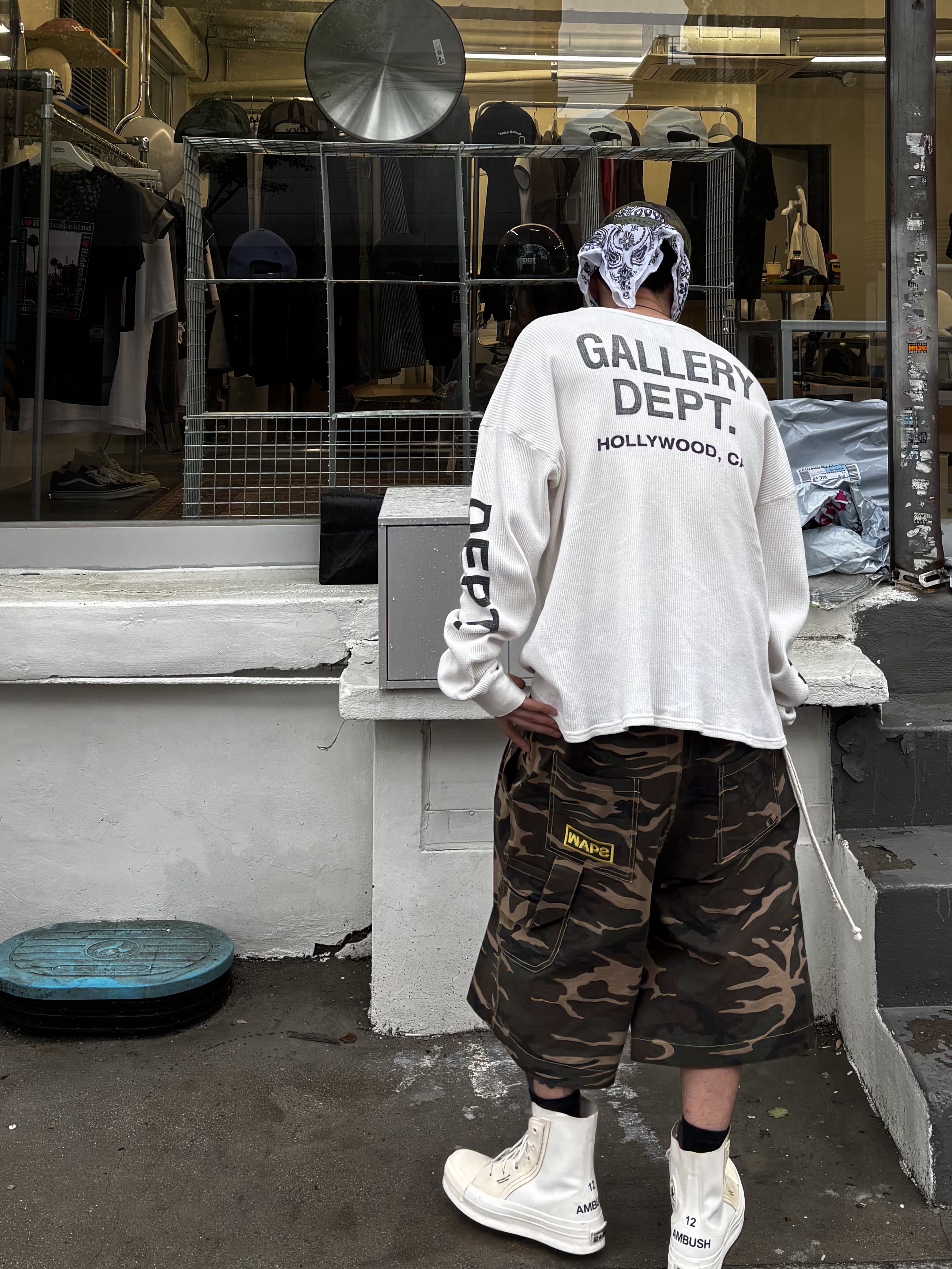 Converse x Ambush Chuck 70 Hi White, Wapworks Easy 3T Work Bermuda Pants Camo 착용 스타일 - 2