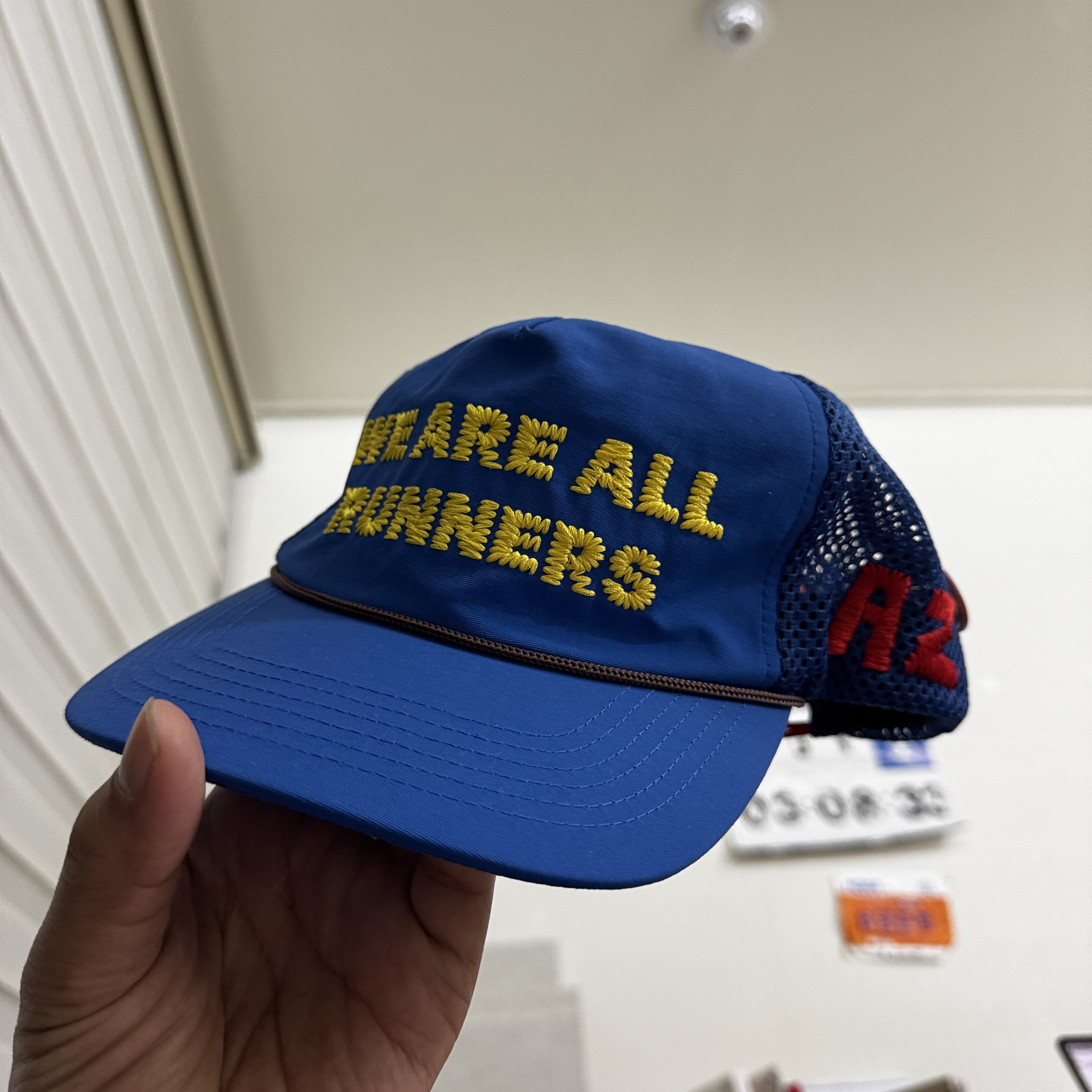 Alex Zono x Wherever We Are All Runners Trucker Hat Blue 착용 스타일 - 1