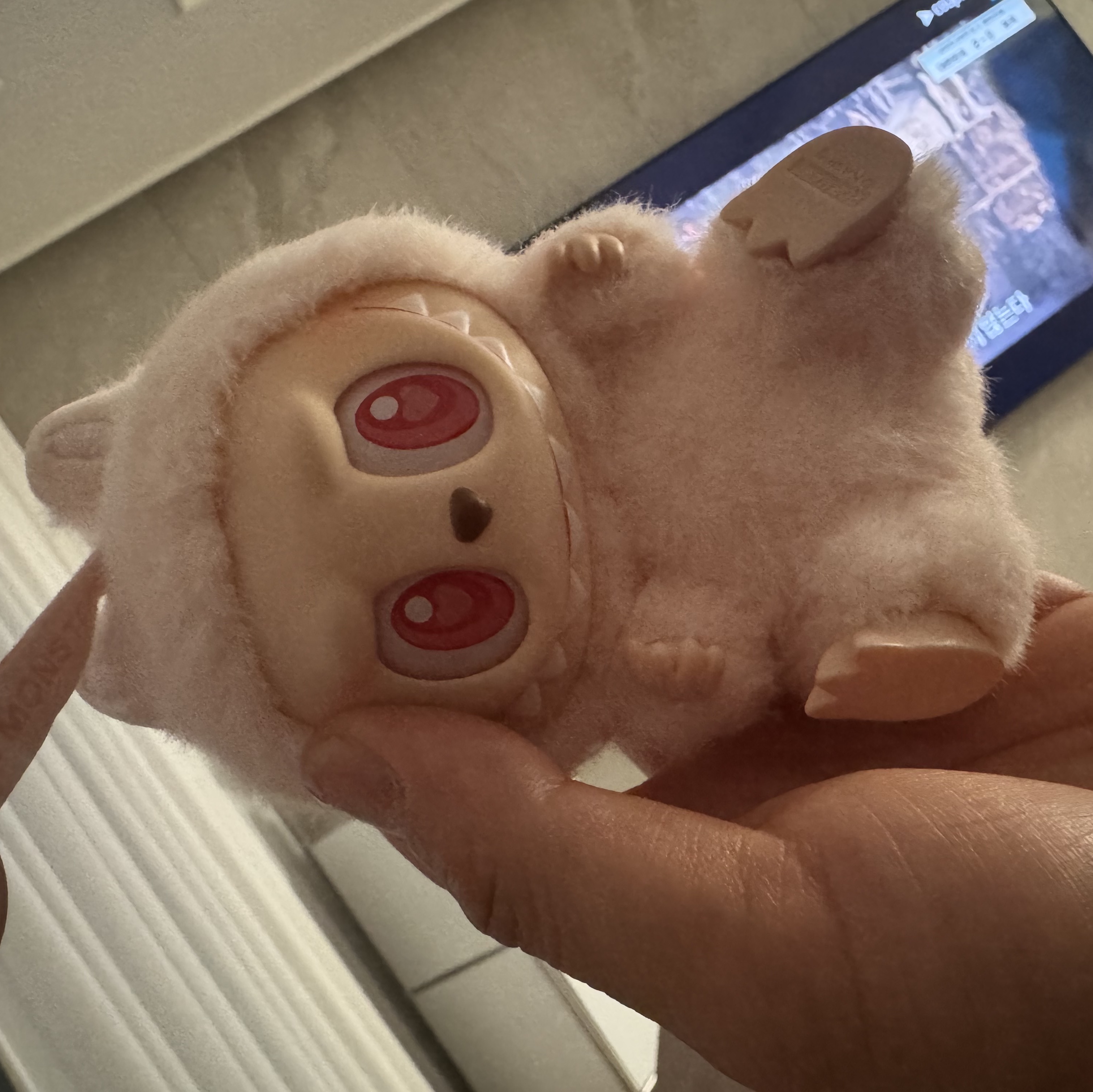 Pop Mart Labubu Let's Play Together Doll Series Dada Keyring (Opened Case) 착용 스타일