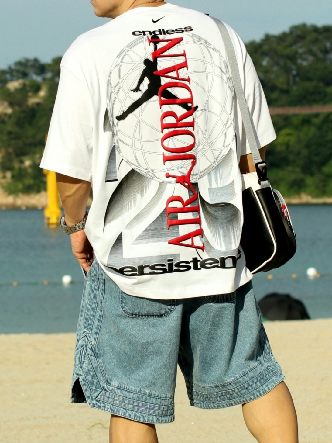 Jordan Seoul T-Shirt White Varsity Red (IB9106-100), (W) Jordan 4 x Off-White Retro SP Sail 착용 스타일 - 2