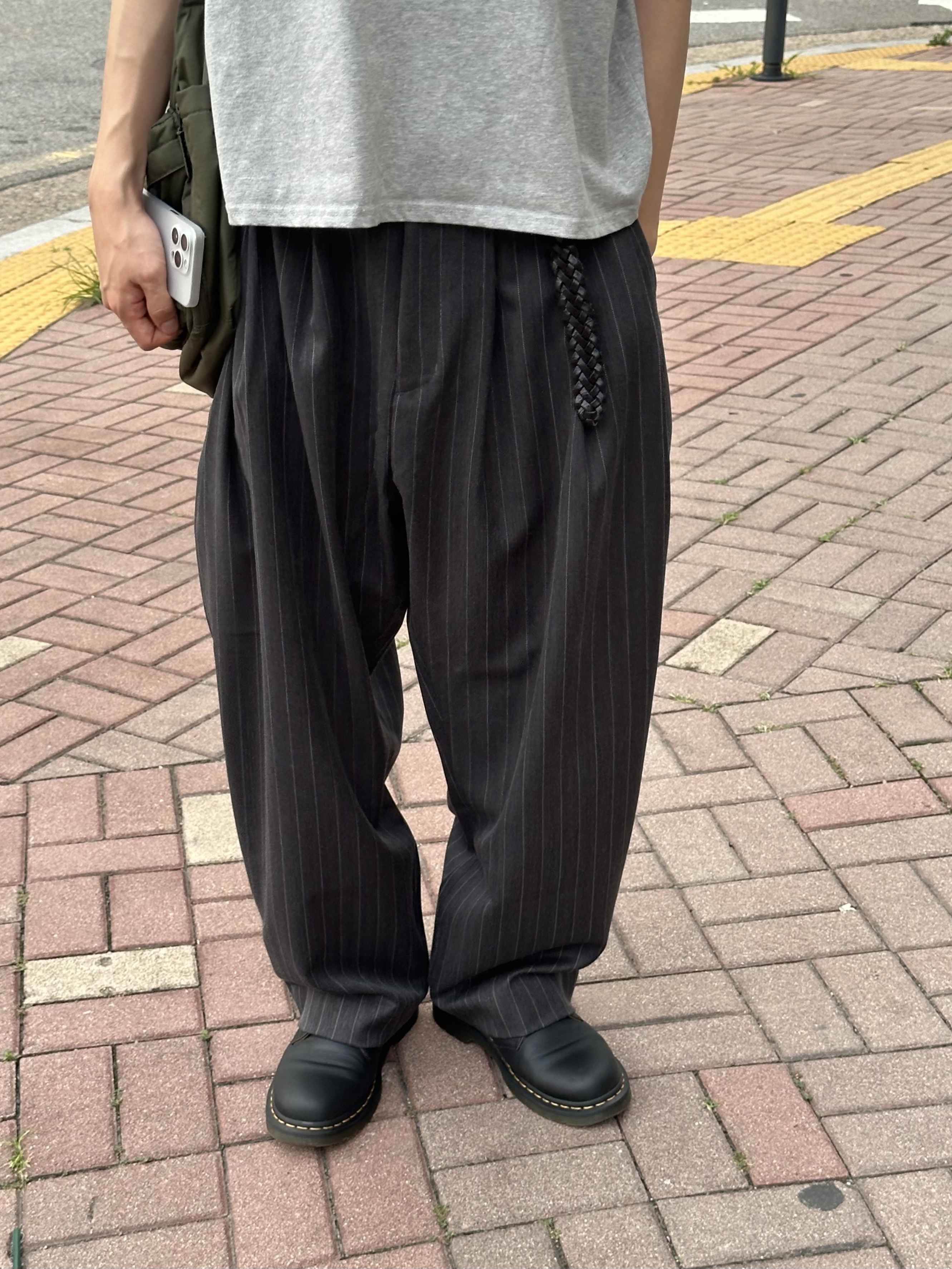 noun Wide Tapered Pants Stripe Charcoal, Dr. Martens 1461 Smooth Black 착용 스타일 - 3