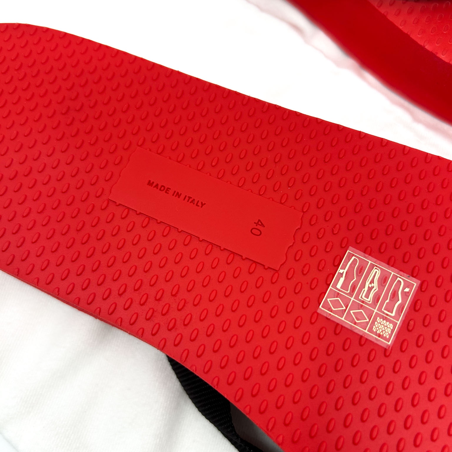 (W) The Row Dune Rubber Platform Sandal Scarlet 착용 스타일 - 2