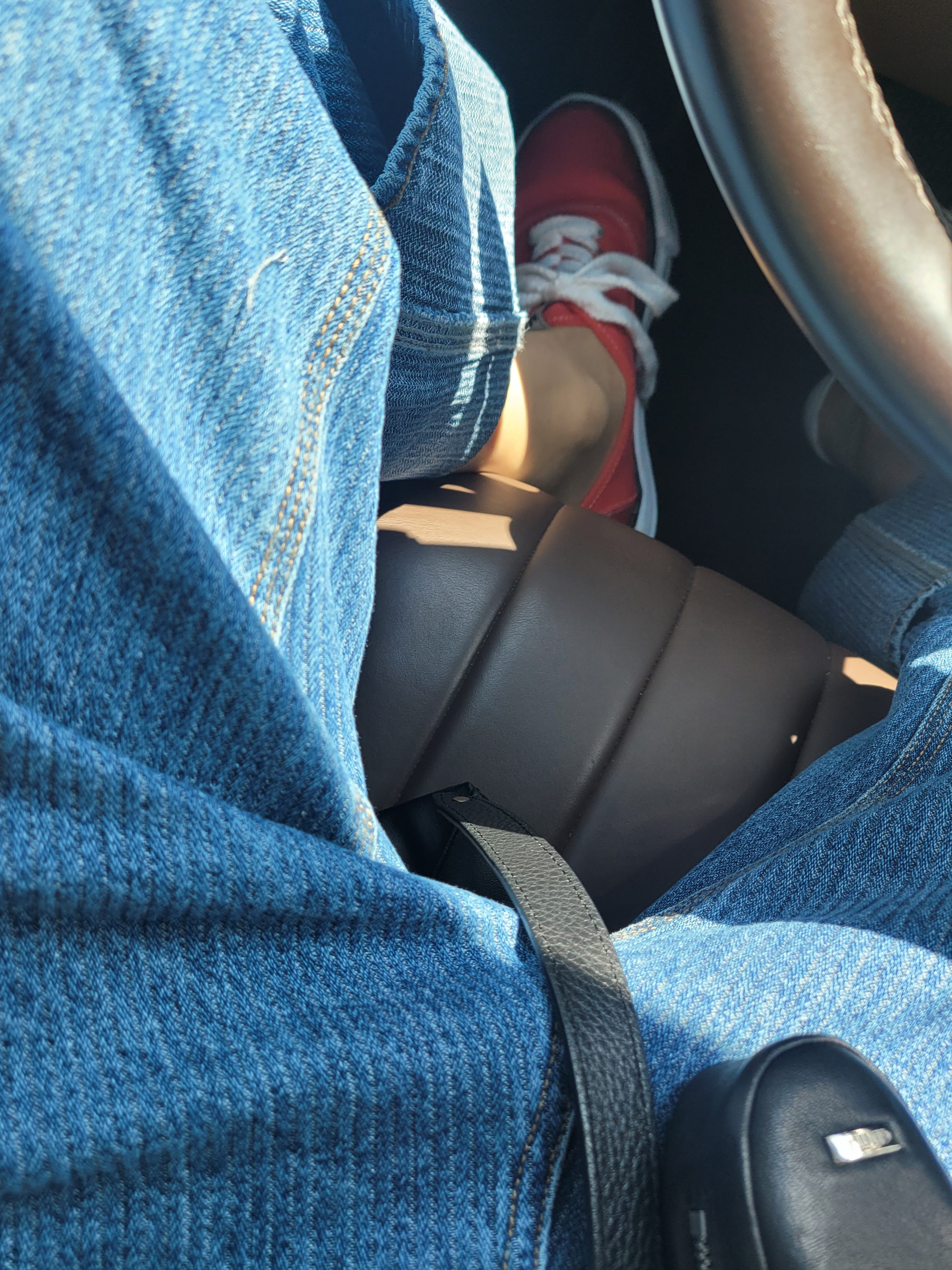STU Stripe Denim Pants Mid Blue, Maison Mihara Yasuhiro Baker OG Sole Canvas Low Cut Sneakers Red 착용 스타일 - 3